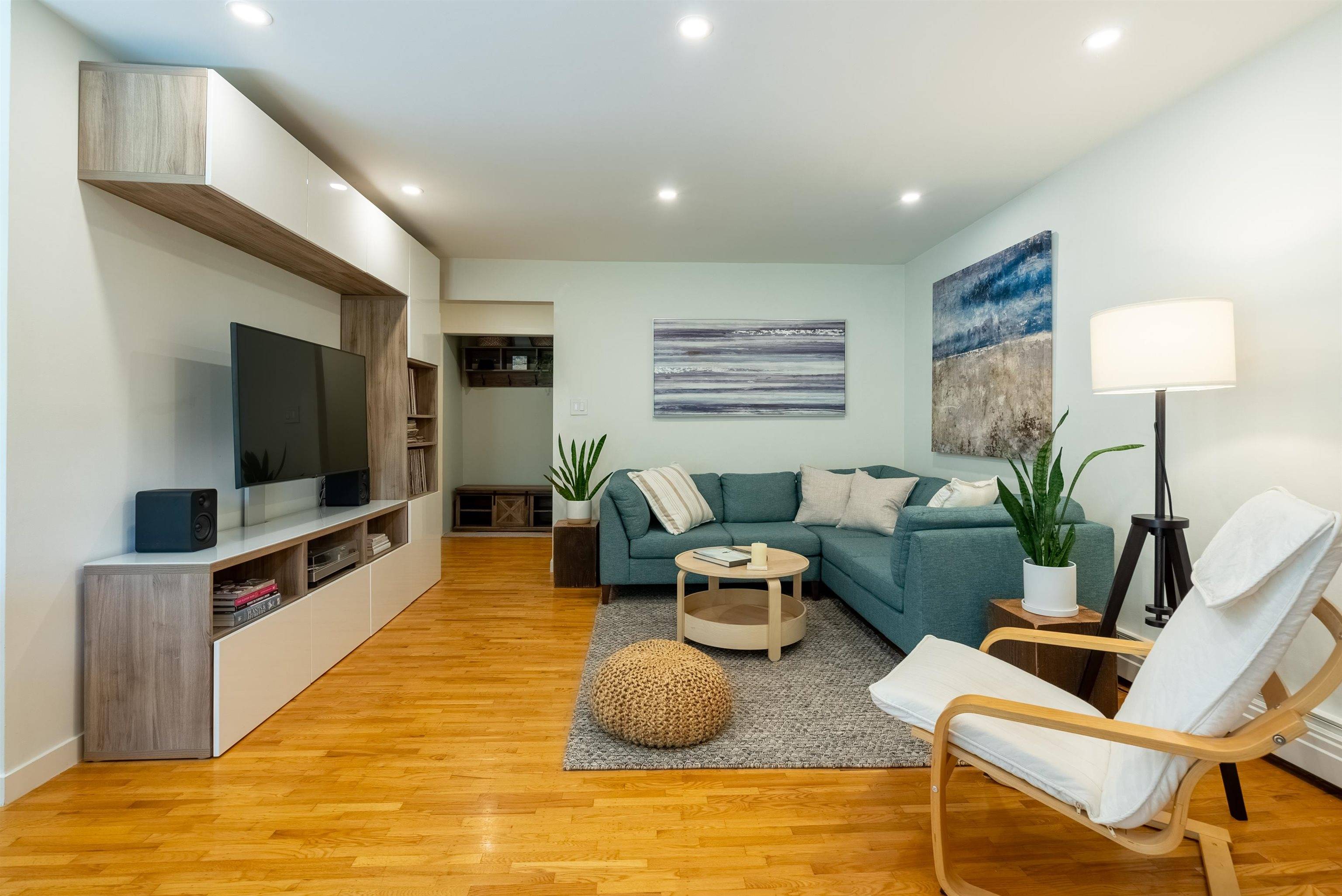 North Vancouver, BC V7N 2J7,555 W 28th ST #316