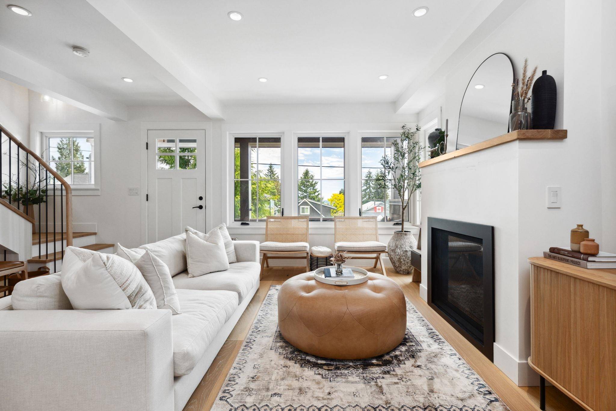 North Vancouver, BC V7N 1C2,230 E 28 ST