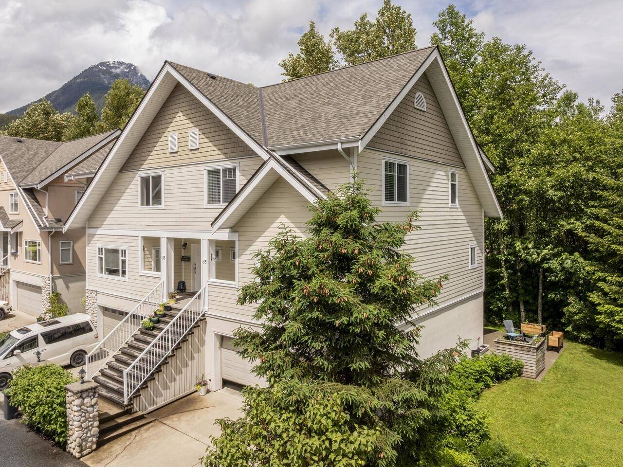 Squamish, BC V8B 0E7,1200 Edgewater DR #35