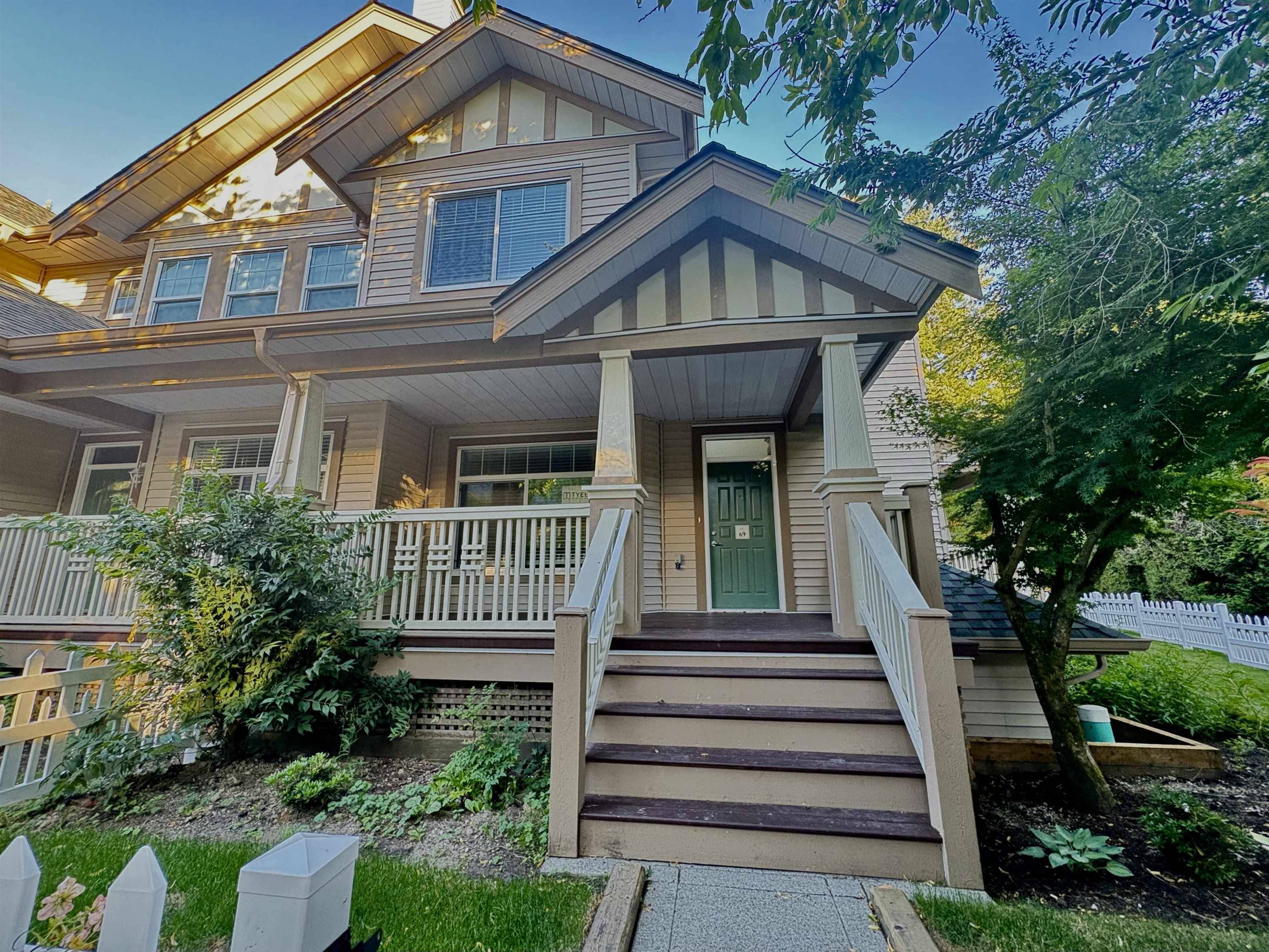 Surrey, BC V4P 1H6,2678 King George BLVD #69