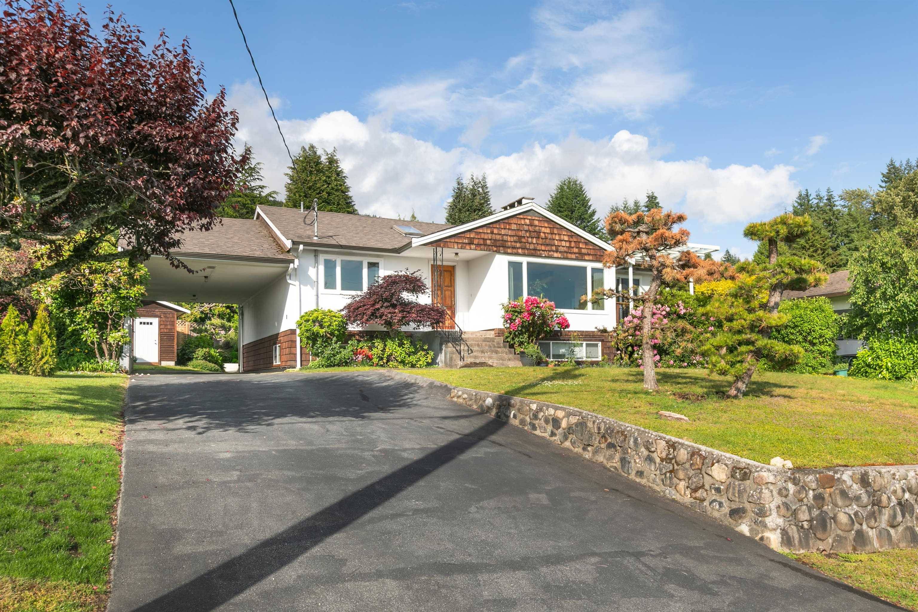 North Vancouver, BC V7N 3B1,480 Saville CRES
