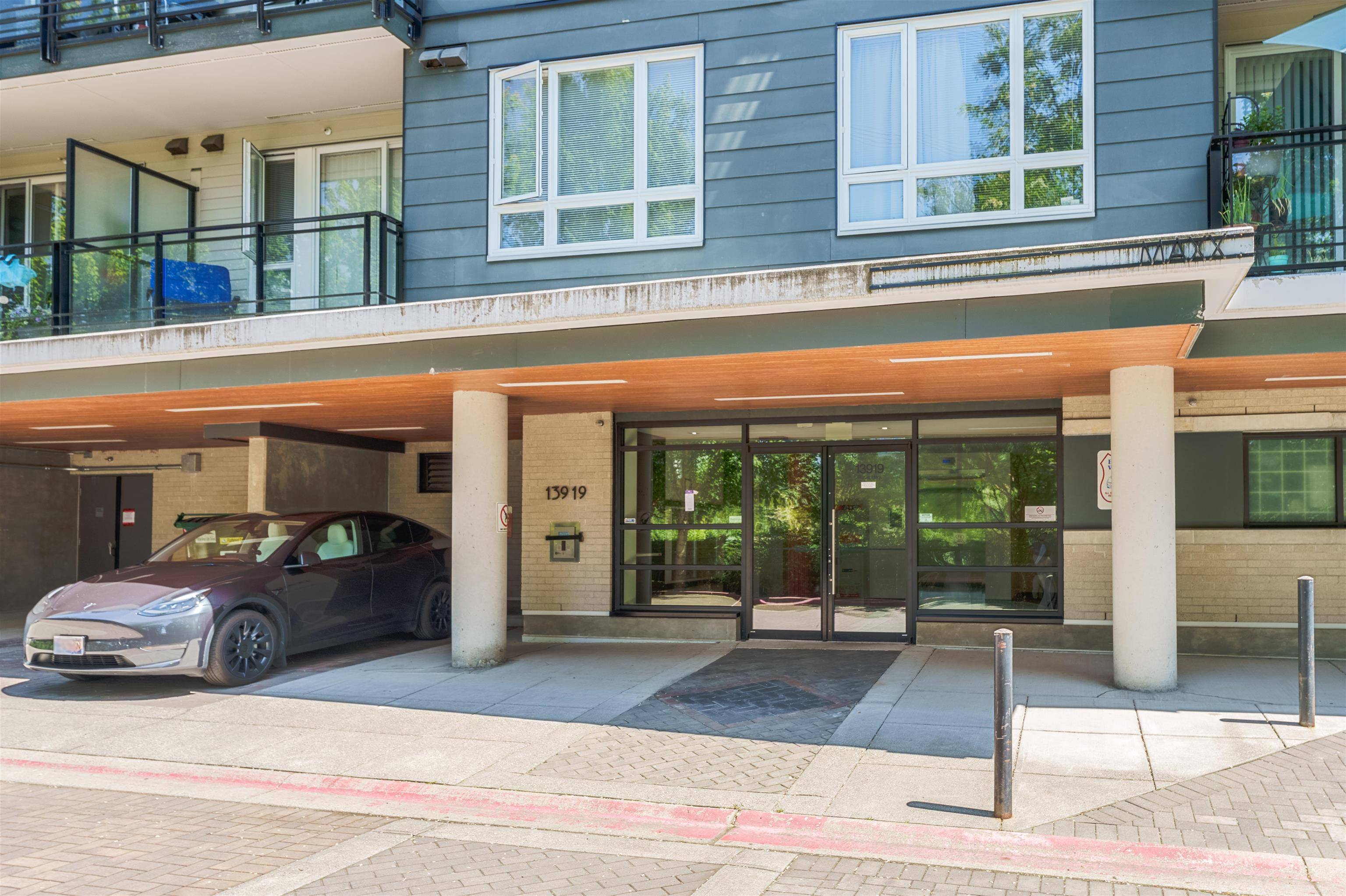 Surrey, BC V3T 4E6,13919 Fraser HWY #410