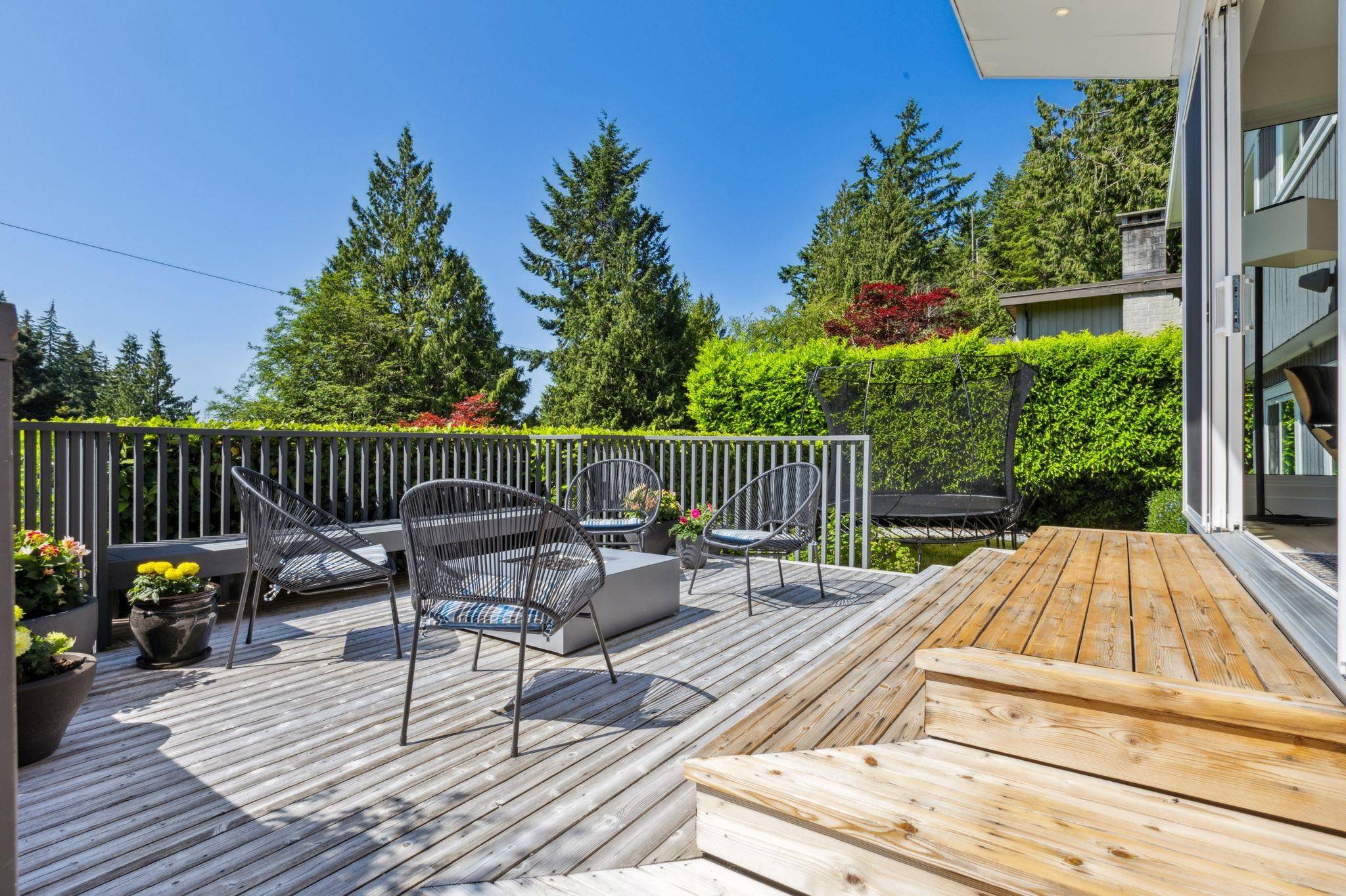 West Vancouver, BC V7W 1S8,5766 Cranley DR