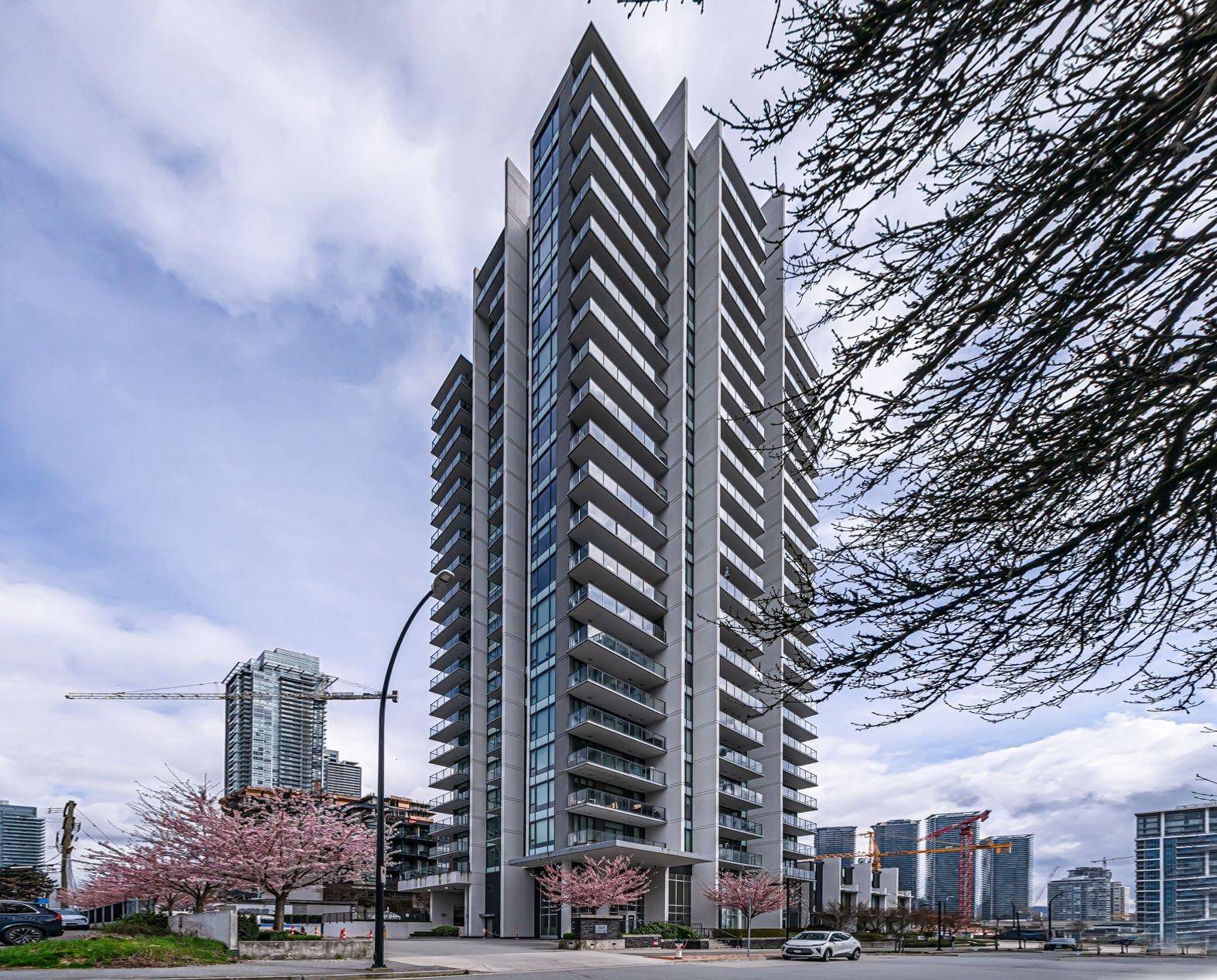 Burnaby, BC V5C 0L8,4465 Juneau ST #504