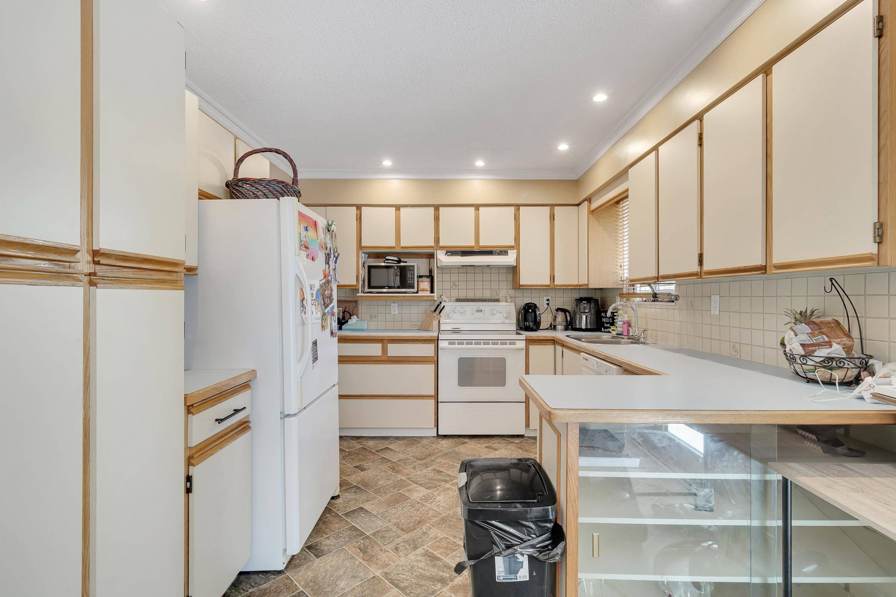 Delta, BC V4C 6Y6,11558 73a AVE