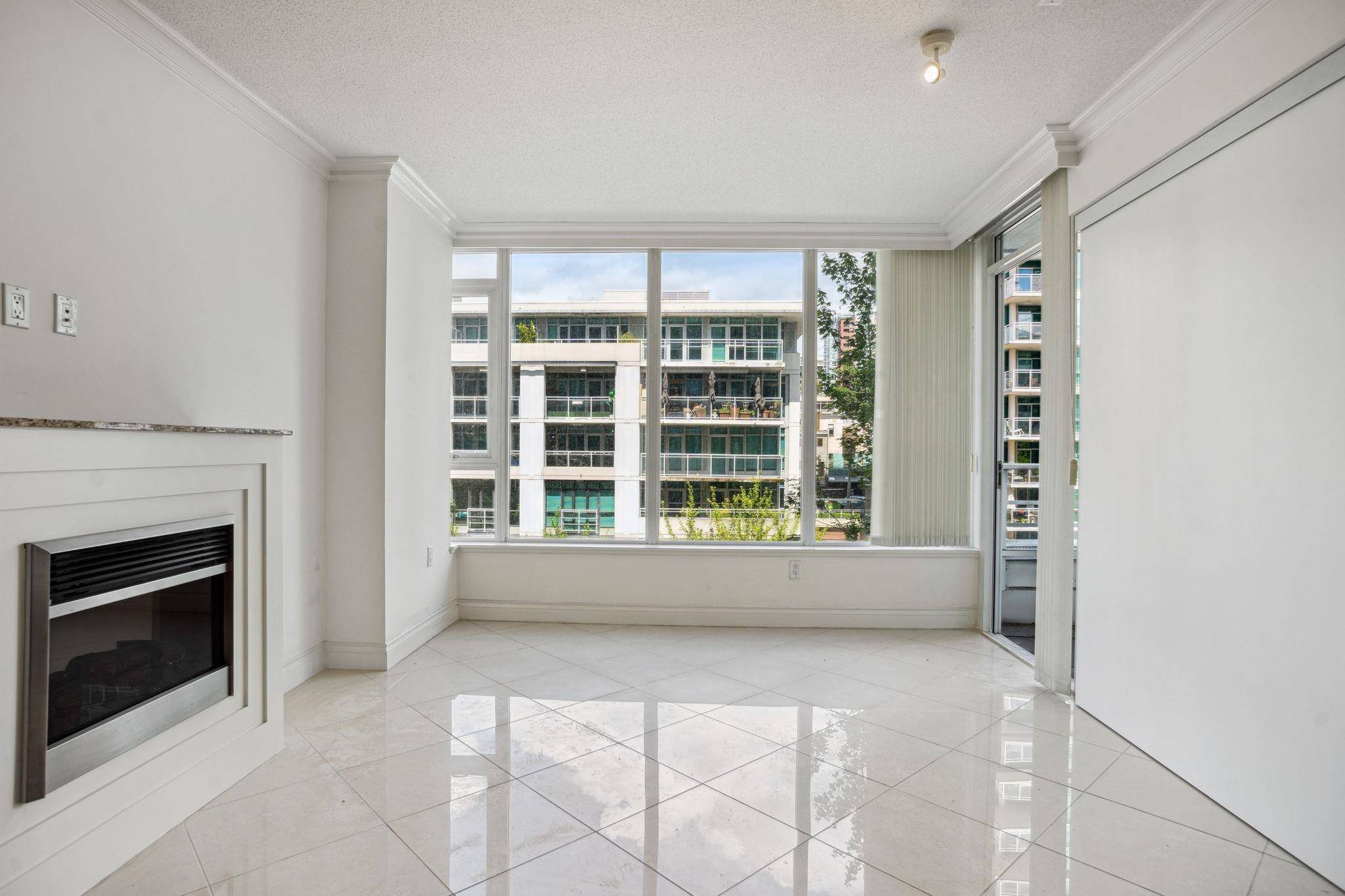 North Vancouver, BC V7L 1A1,133 E Esplanade AVE #408