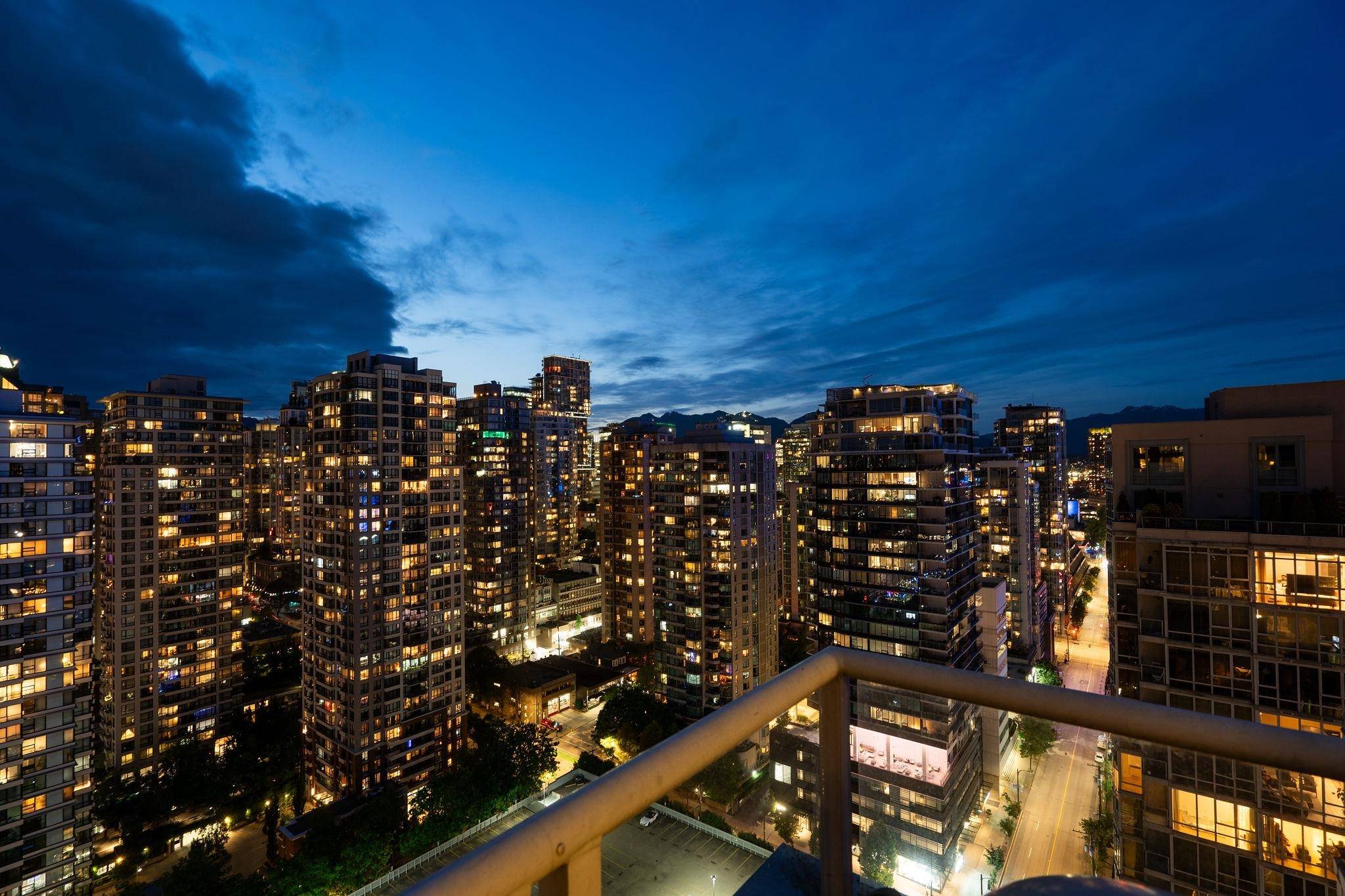 Vancouver, BC V6B 5X5,950 Cambie ST #PH5