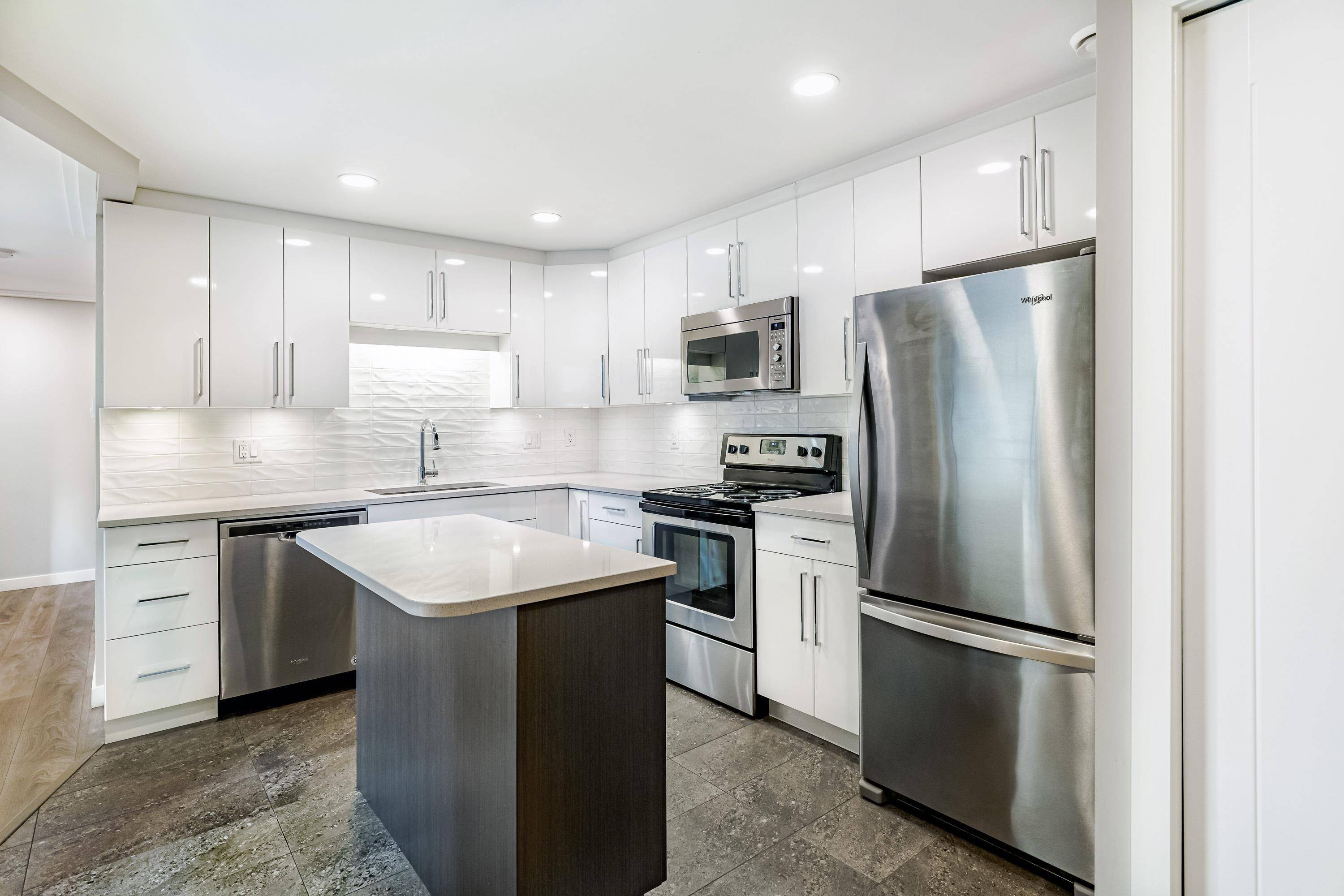 Coquitlam, BC V3B 7H8,2915 Glen DR #305