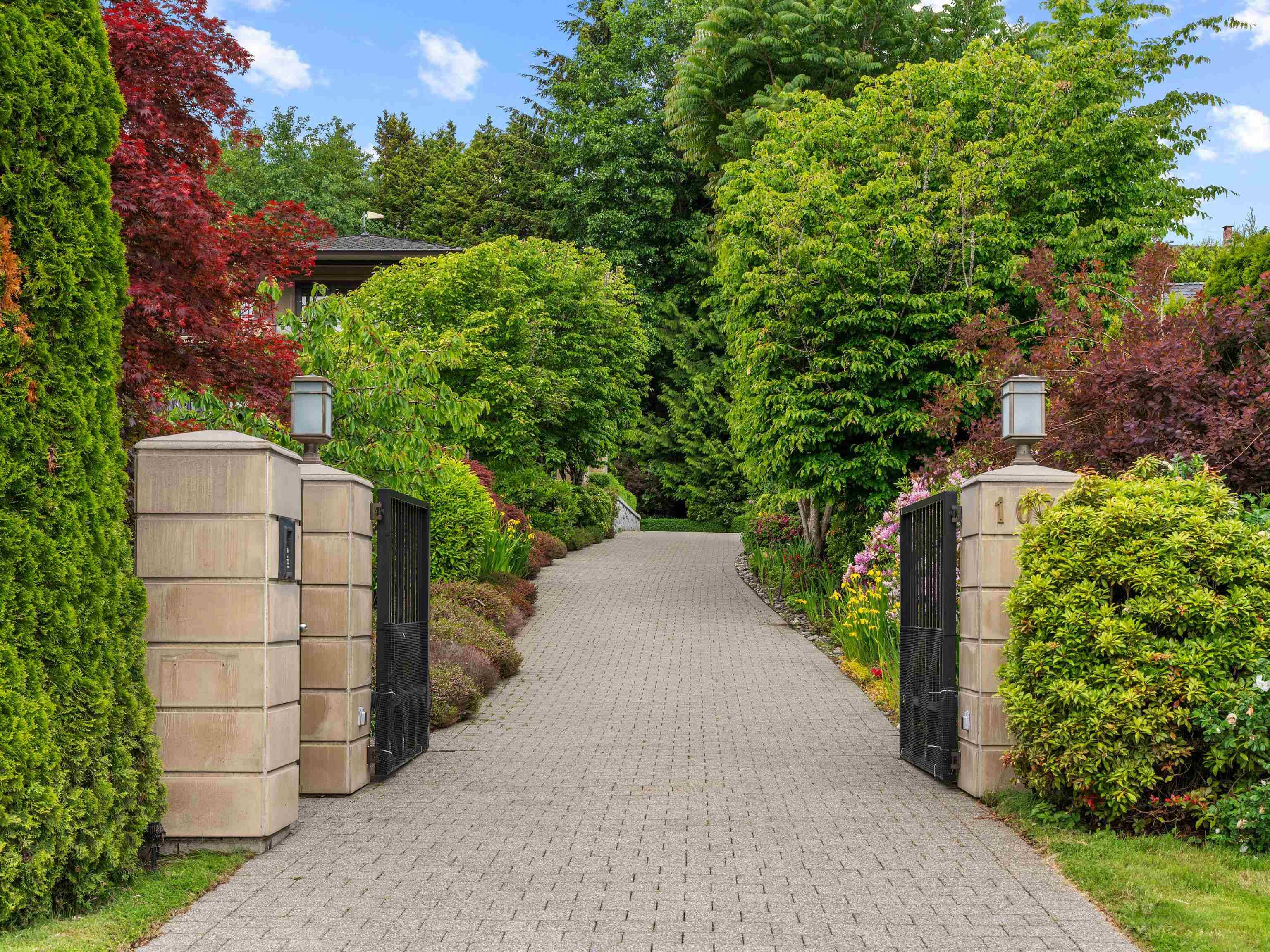 West Vancouver, BC V7S 1Z3,1075 Groveland RD