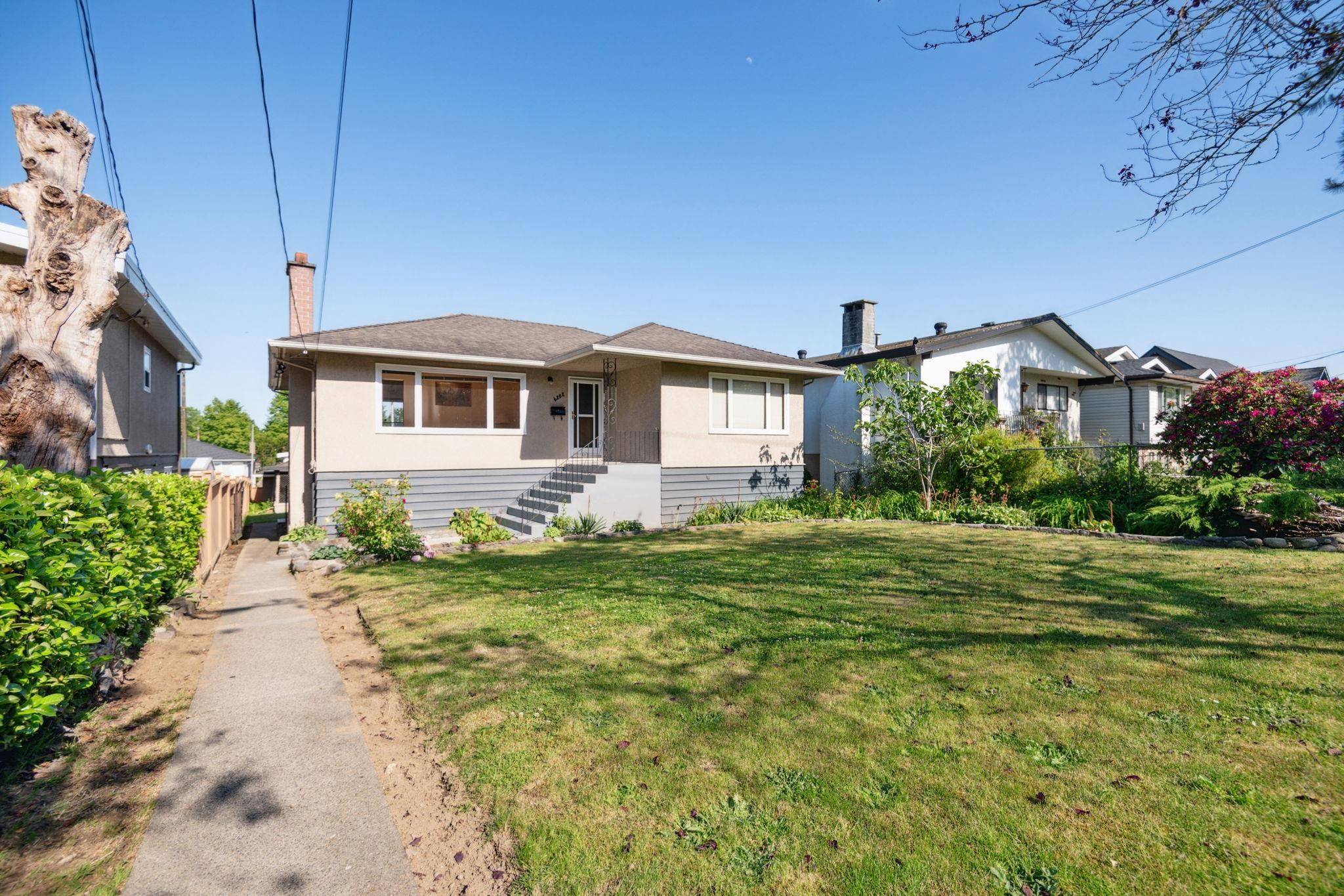 Vancouver, BC V5N 3T2,4262 Dumfries ST