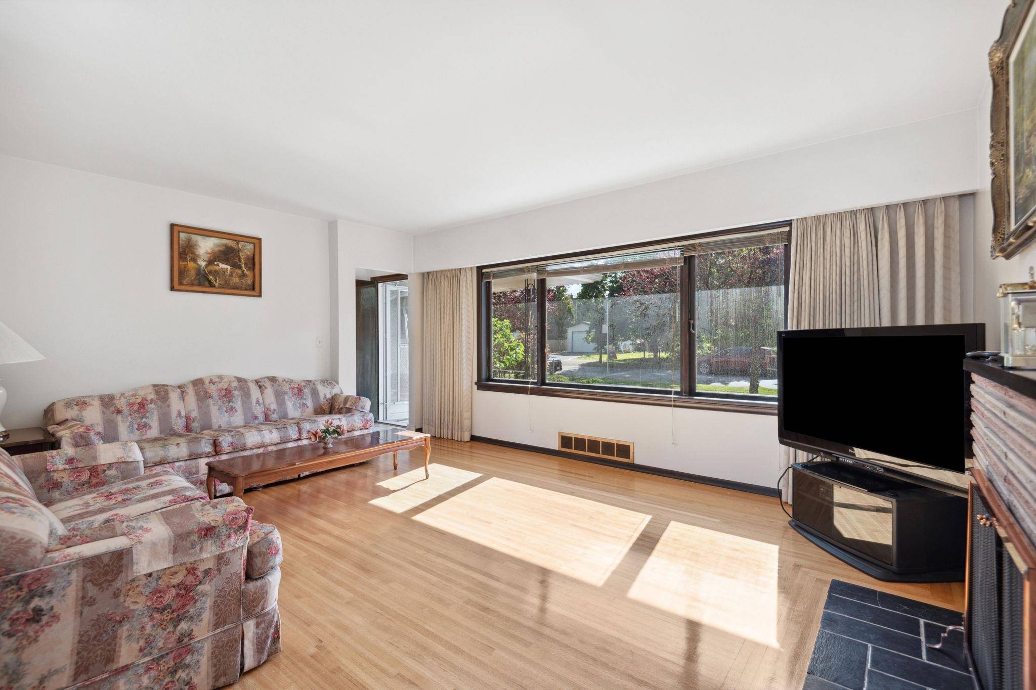 Vancouver, BC V5N 3T2,4262 Dumfries ST