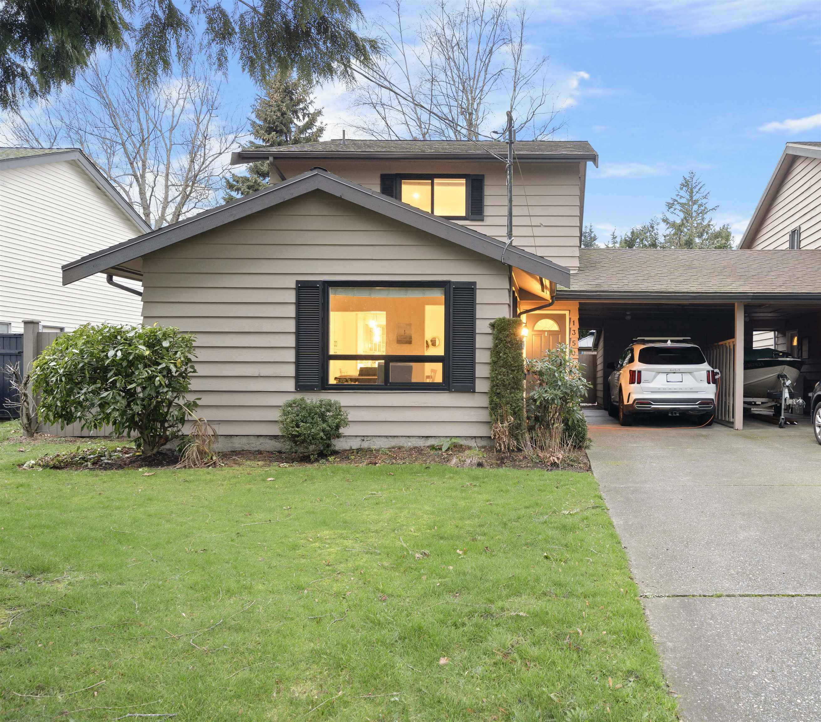 Surrey, BC V4A 5H4,13507 15 AVE