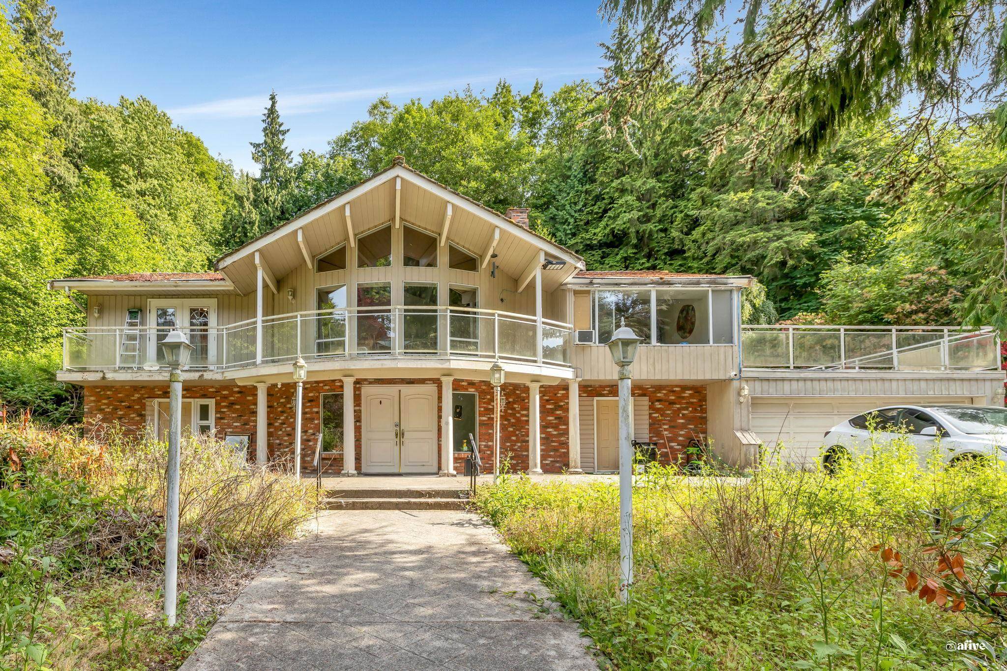 Surrey, BC V4P 1K8,13838 Crescent RD