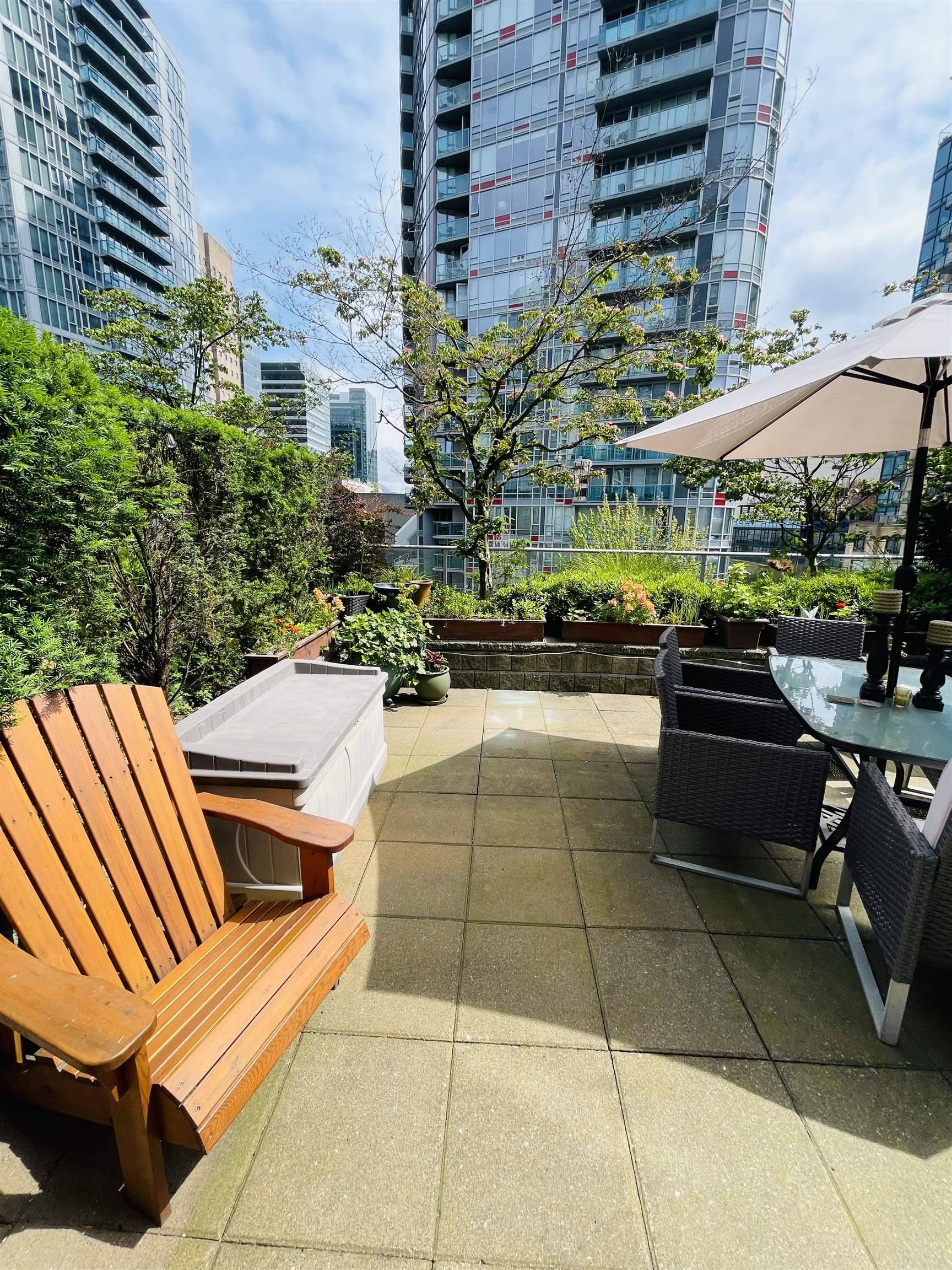 Vancouver, BC V6B 0E3,821 Cambie ST #503