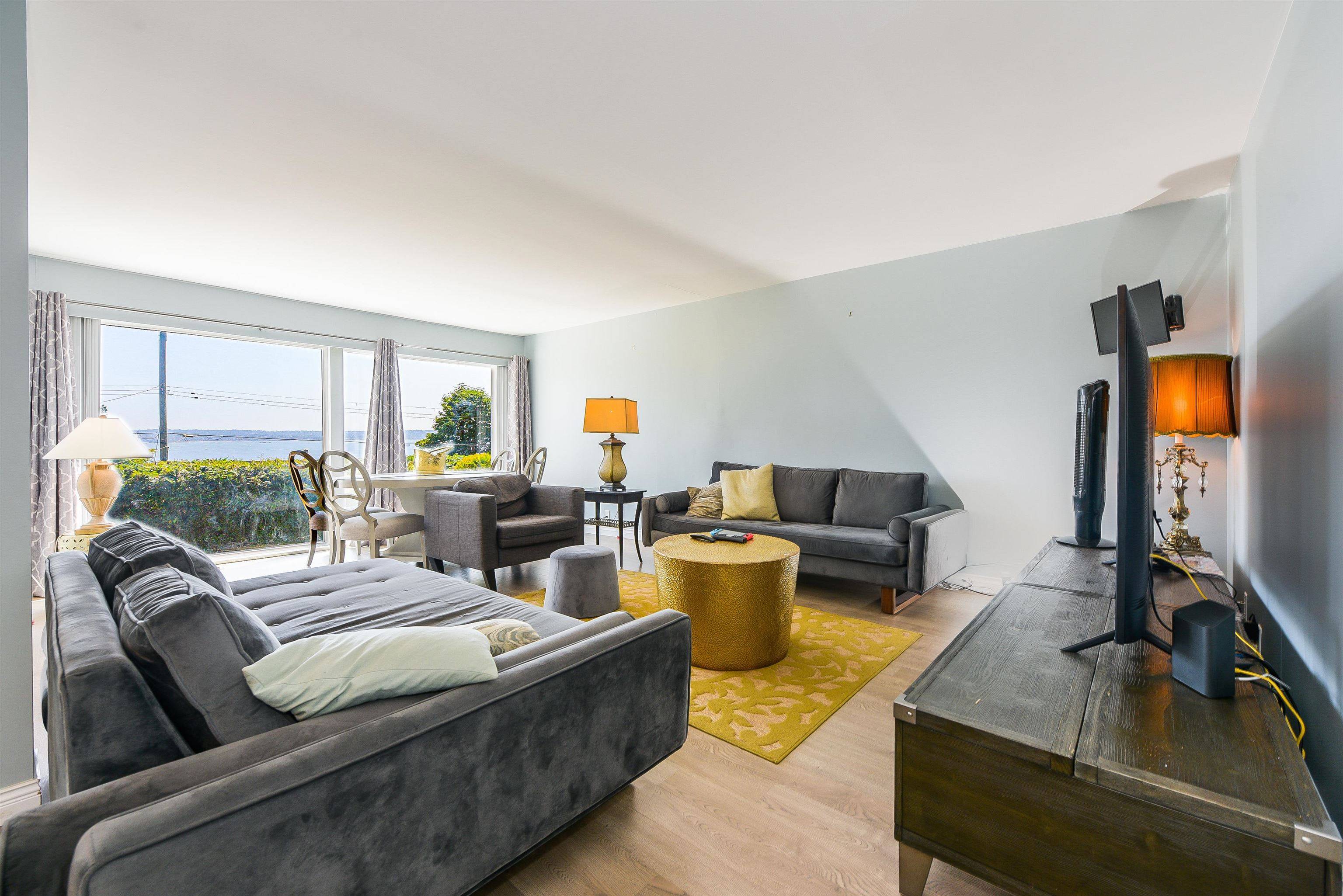 West Vancouver, BC V7V 2Y7,2365 Queens AVE
