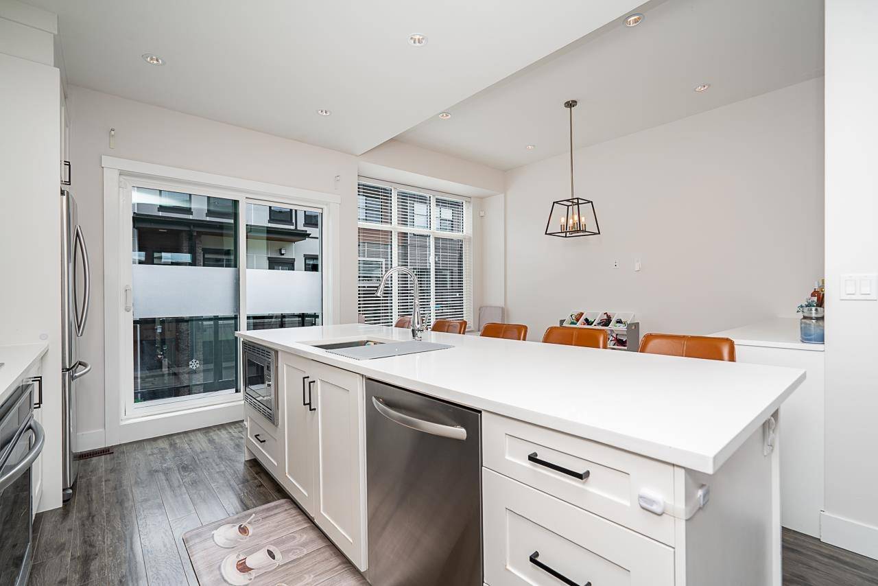 Surrey, BC V3Z 6V3,2687 158 ST #41