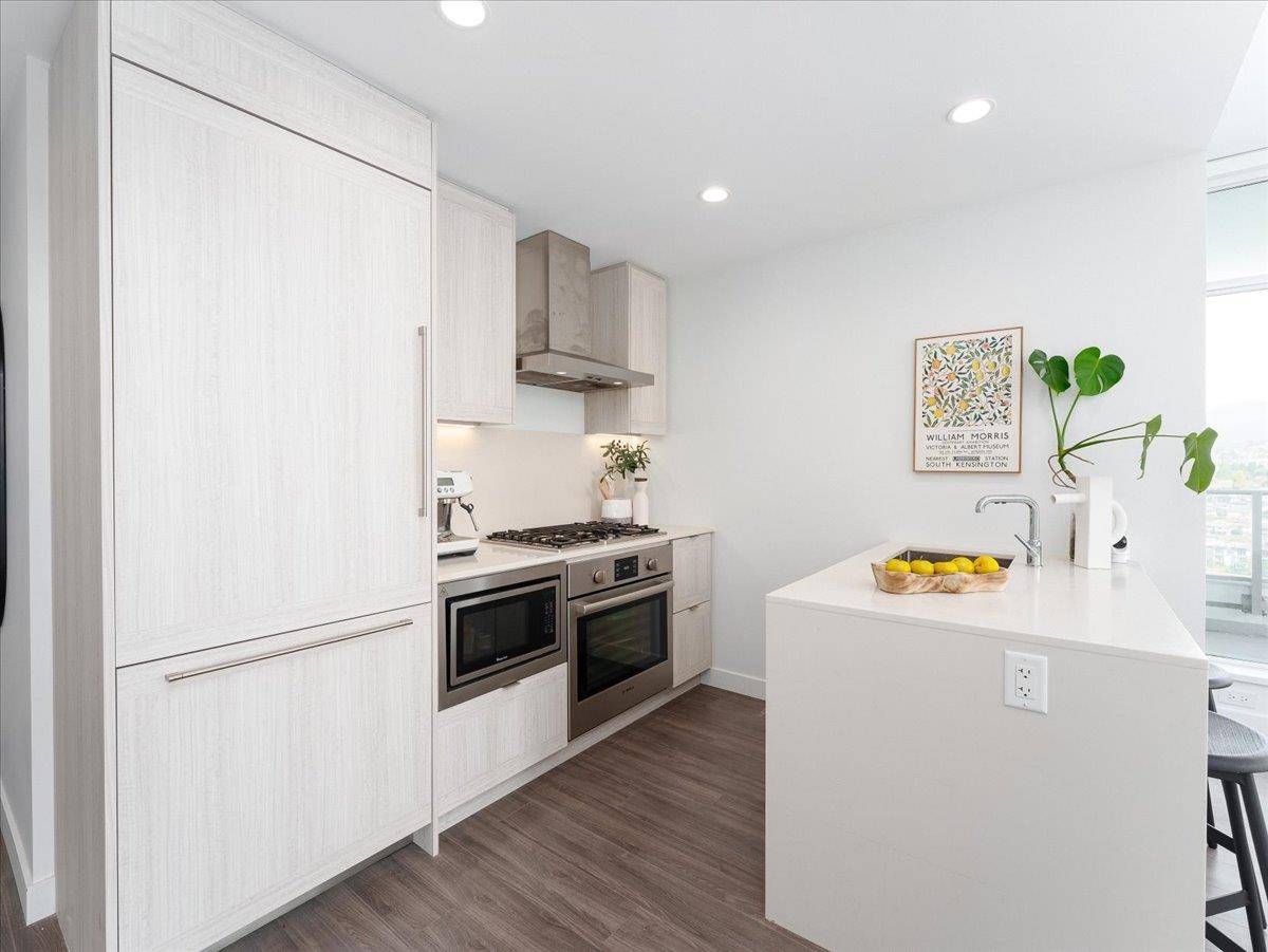 Burnaby, BC V5C 0M2,2351 Beta AVE #2404