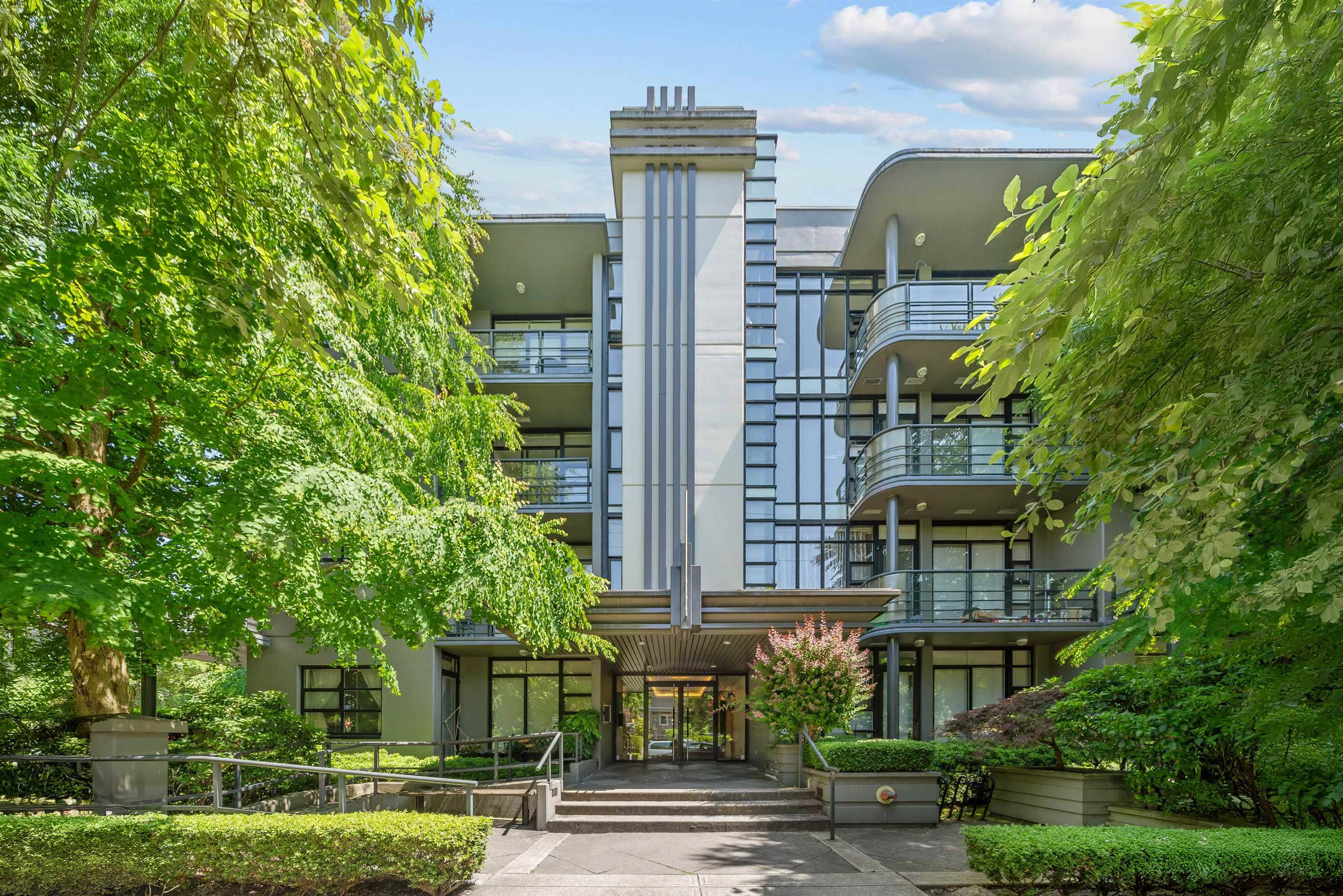 Vancouver, BC V6K 4W5,2828 Yew ST #402