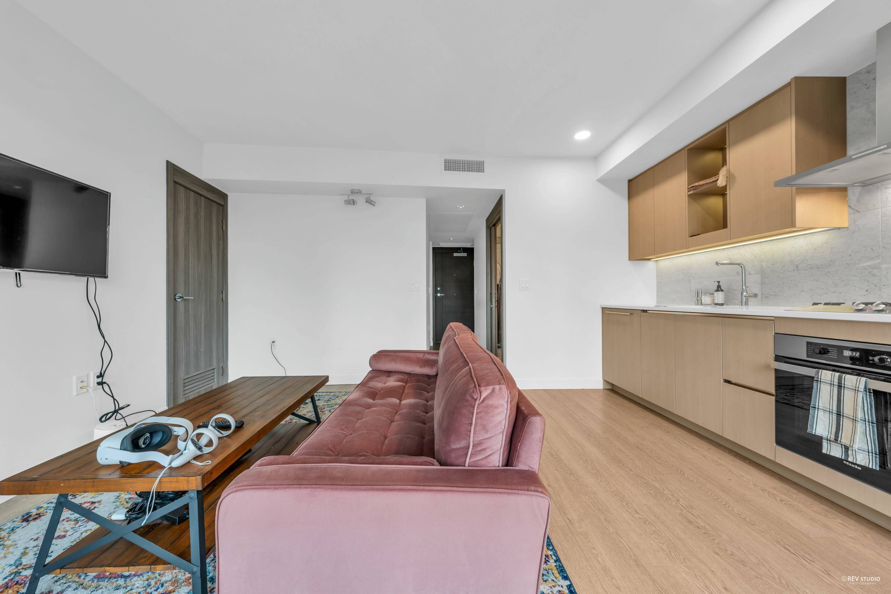 Vancouver, BC V6Z 0E7,89 Nelson ST #704