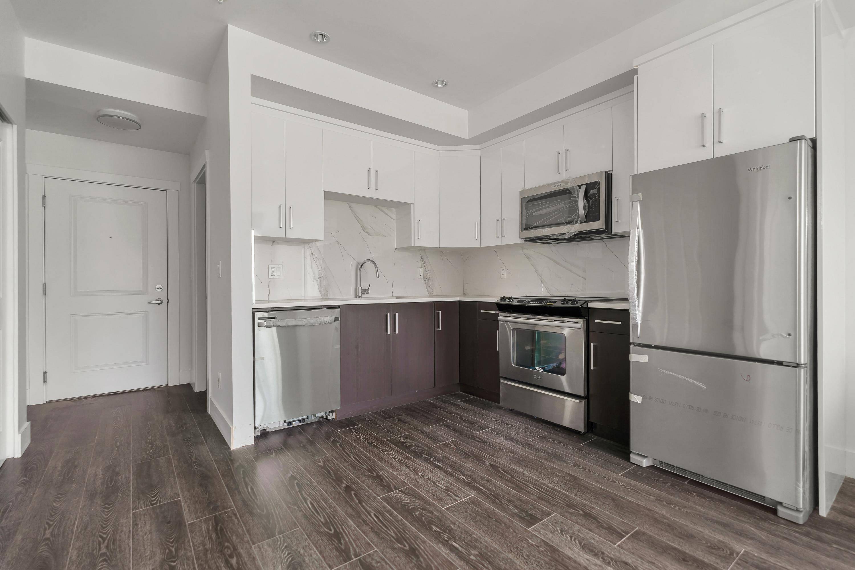 Surrey, BC V4N 6T3,9983 E Barnston DR #214