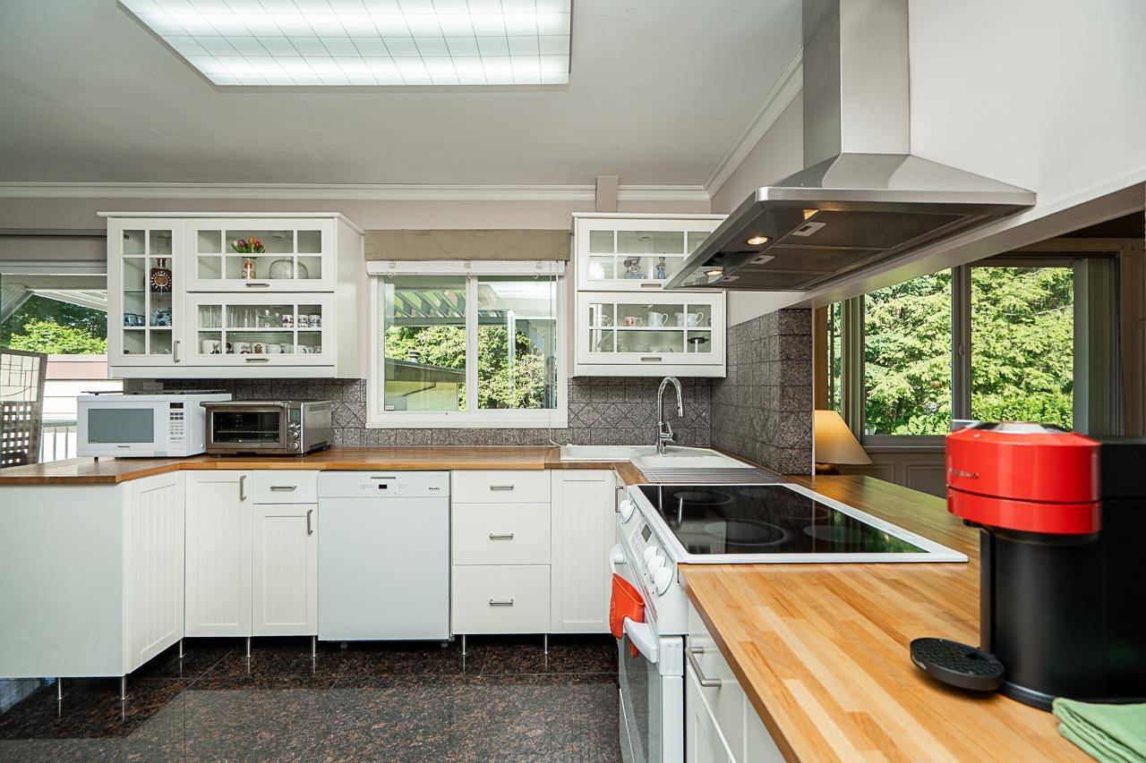 Burnaby, BC V5A 3S4,3619 Lynndale CRES