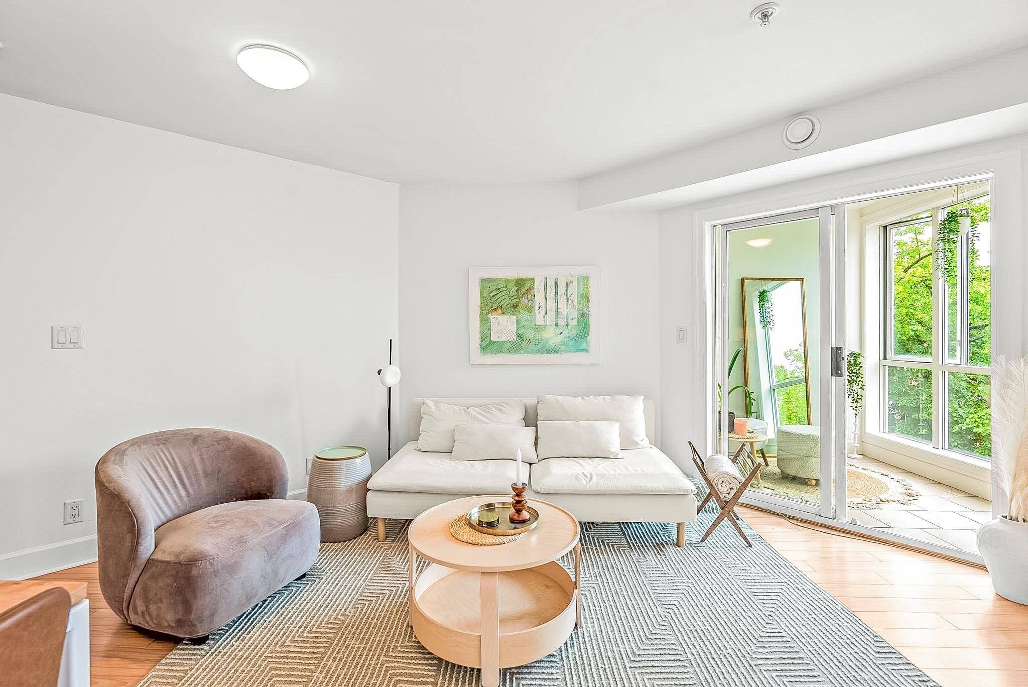 Vancouver, BC V5L 2H4,1718 Venables ST #303