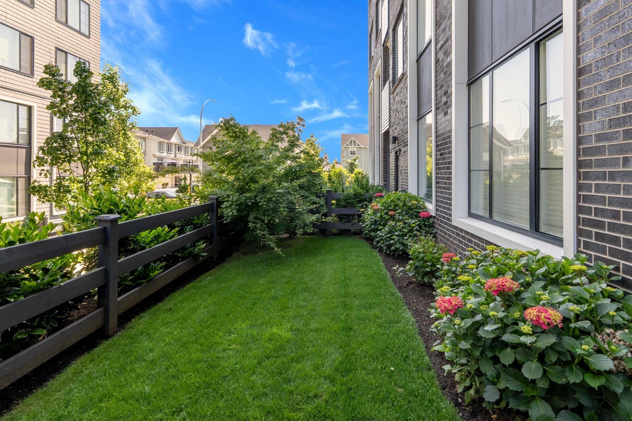 Surrey, BC V4N 6X5,15815 85 AVE #109