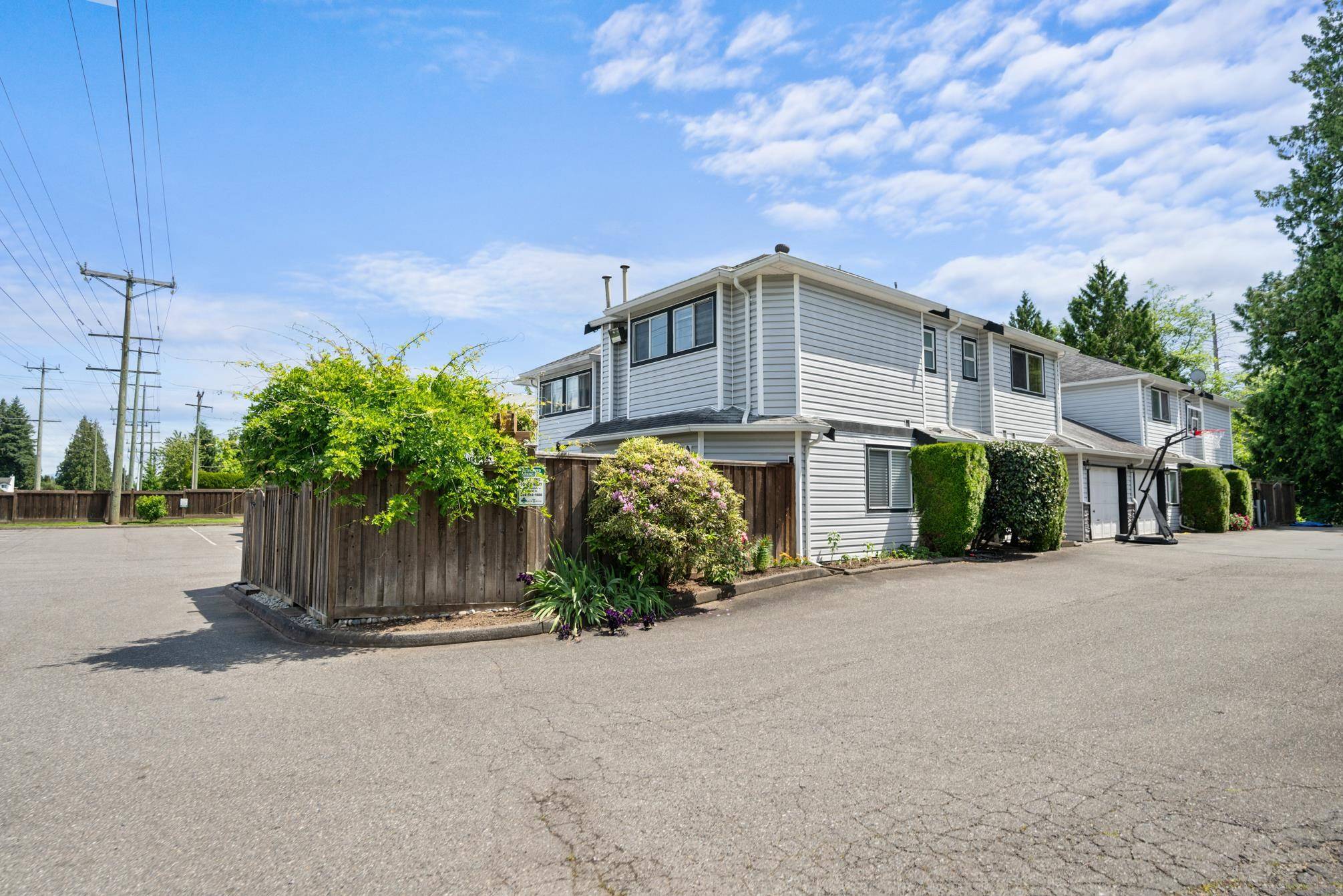 Langley, BC V1M 2Z1,9507 208 ST #112