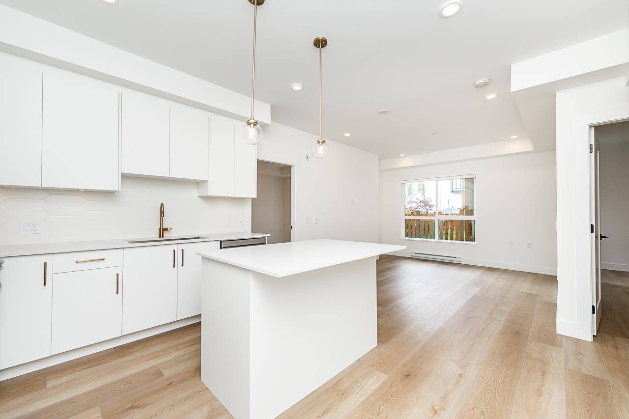 Langley, BC V2Y 1T9,20282 72b AVE #115