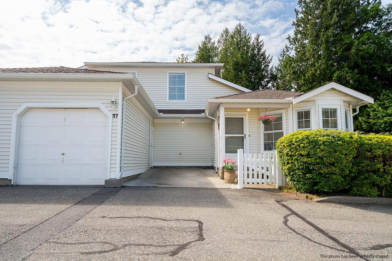 Surrey, BC V3W 0C4,6537 138 ST #37