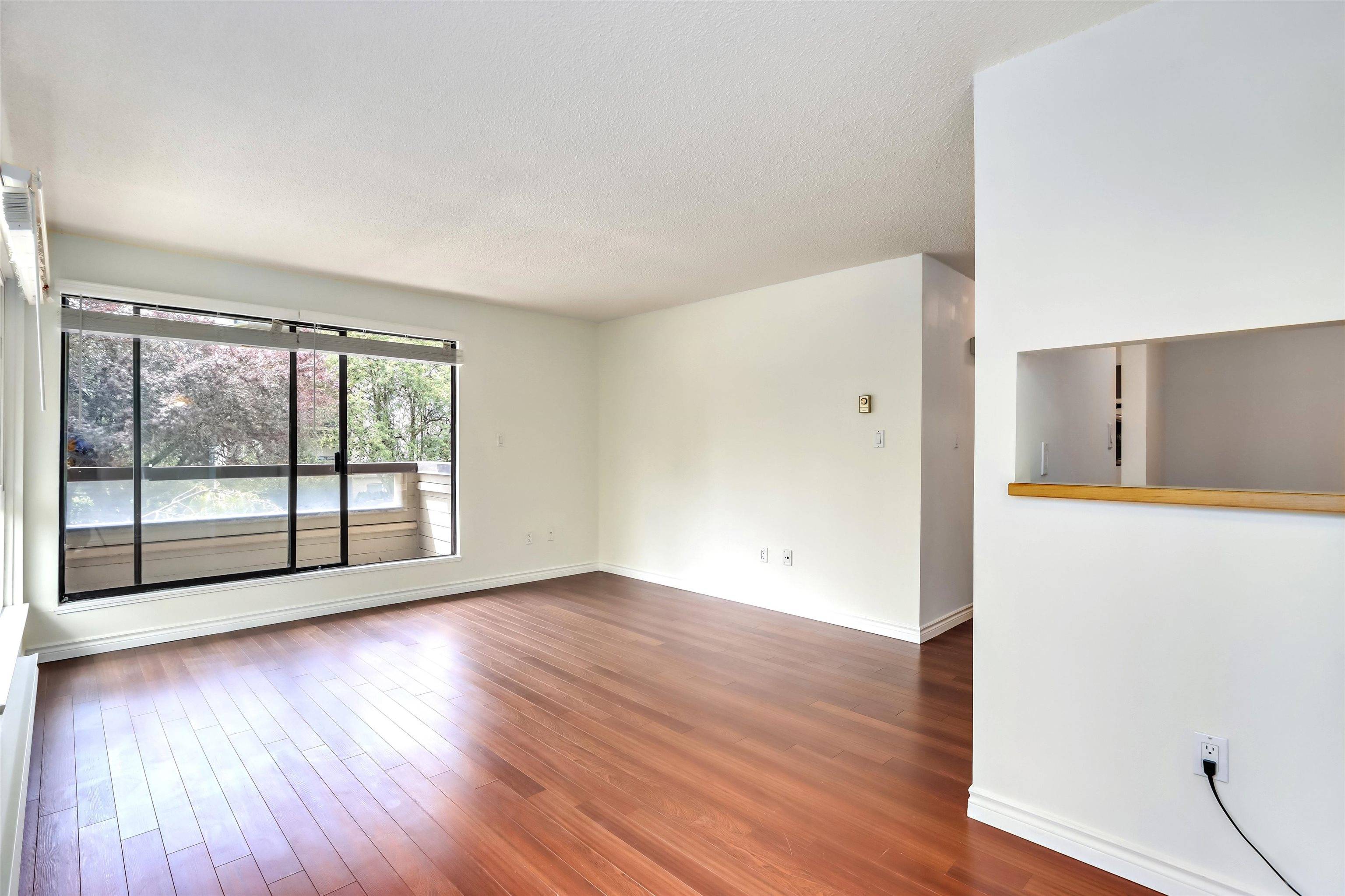 West Vancouver, BC V7T 2W9,1363 Clyde AVE #208