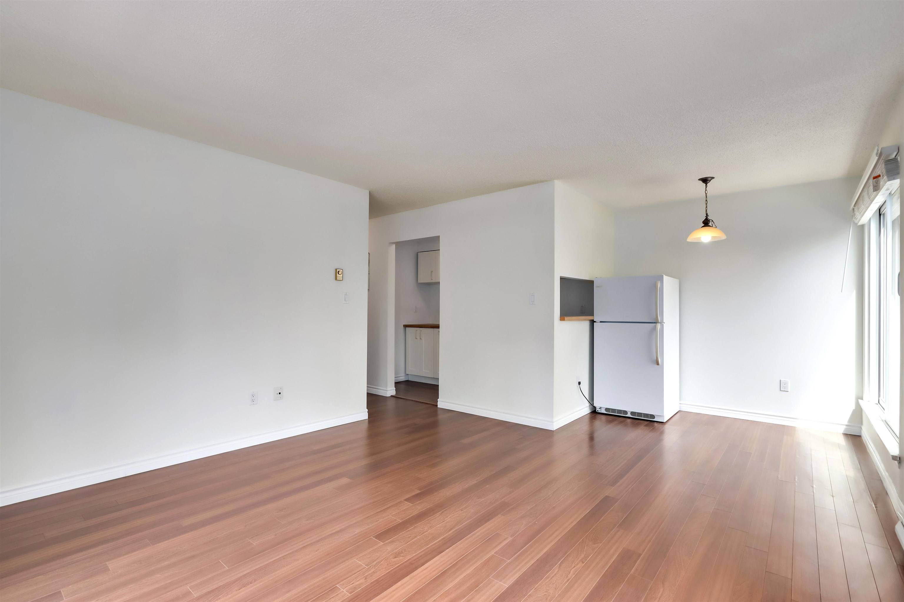 West Vancouver, BC V7T 2W9,1363 Clyde AVE #208