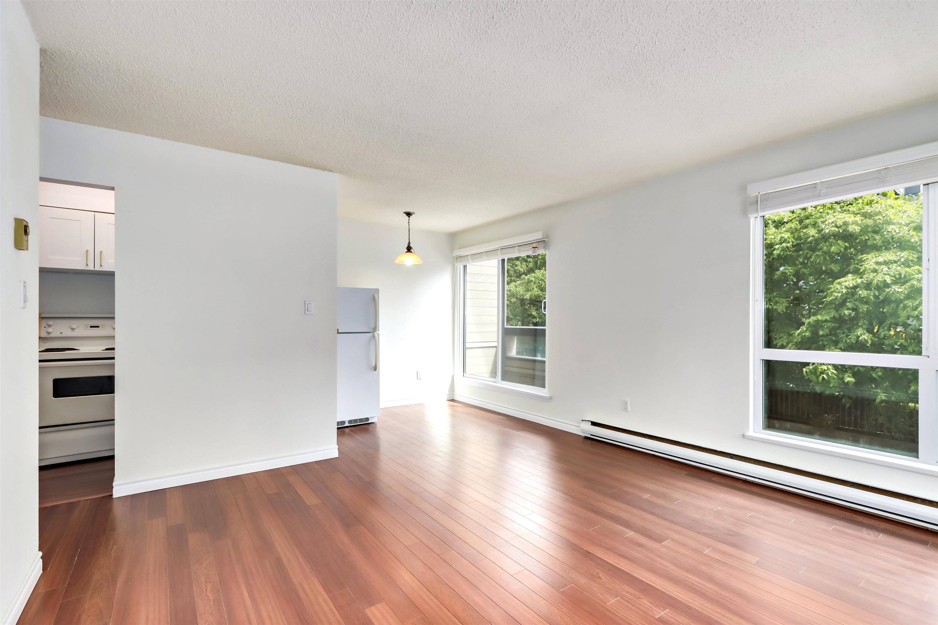 West Vancouver, BC V7T 2W9,1363 Clyde AVE #208