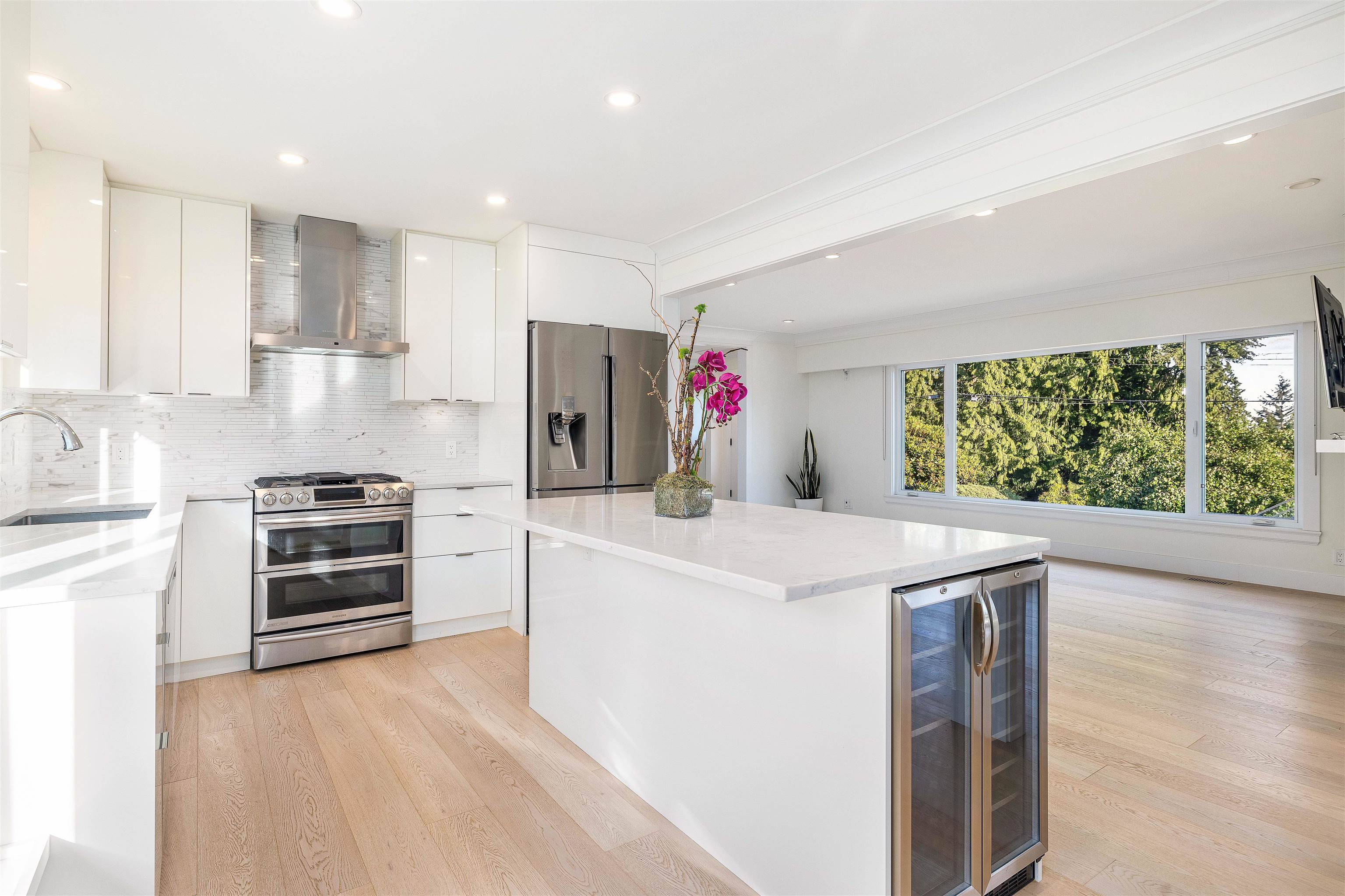West Vancouver, BC V7V 2T9,1685 Palmerston AVE