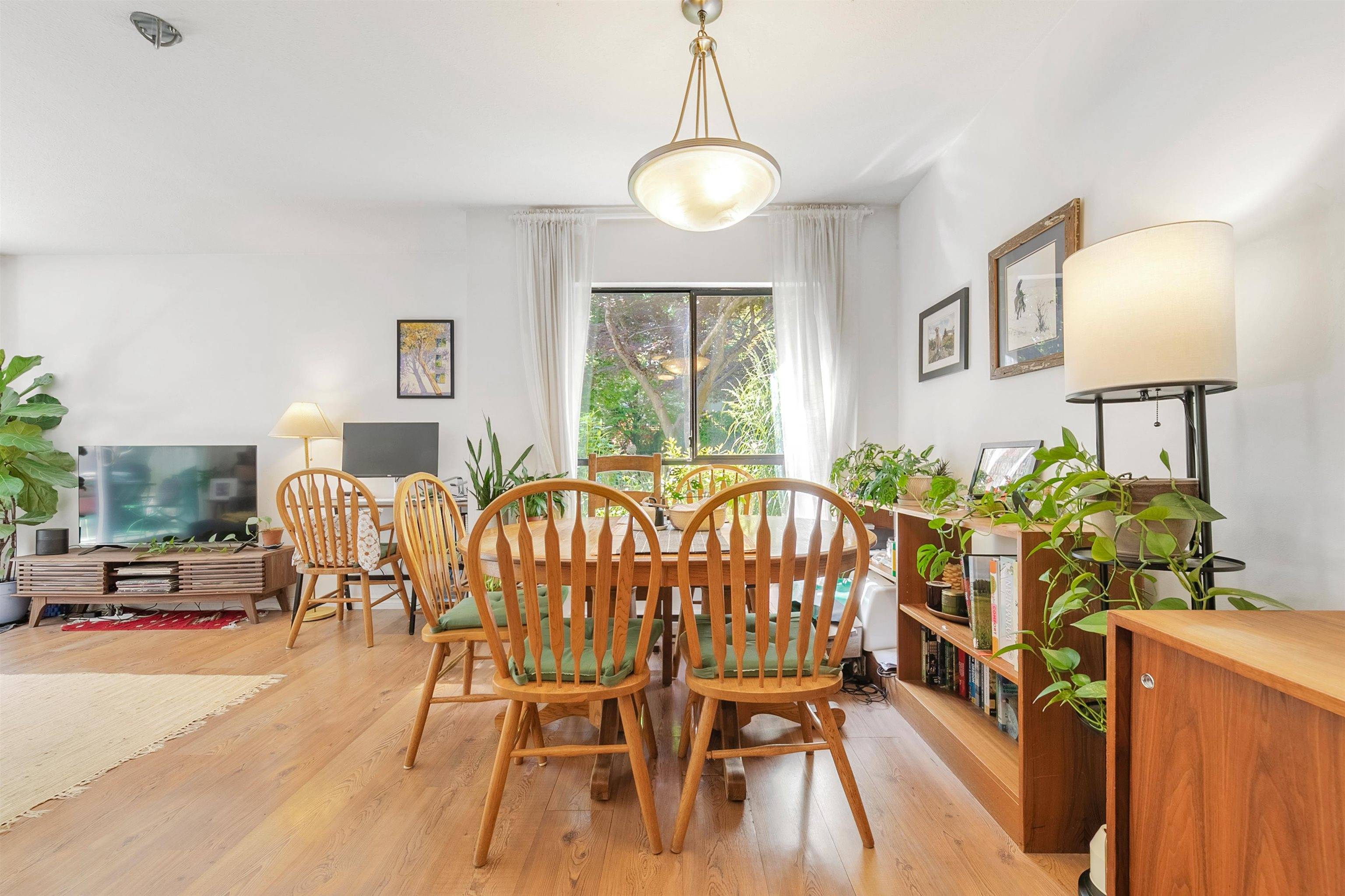 Vancouver, BC V5Z 1P4,975 W 13th AVE #104