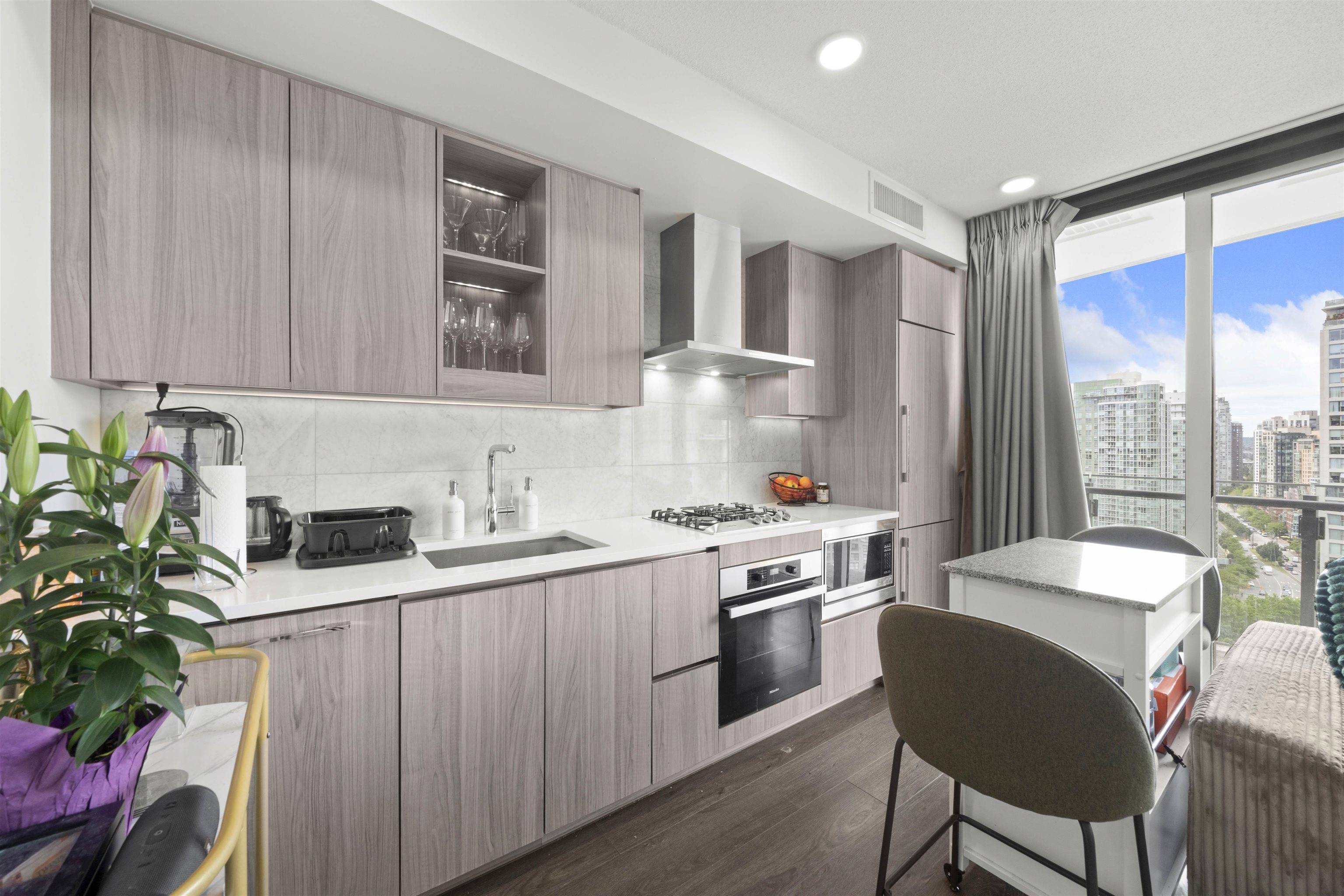 Vancouver, BC V6Z 0E7,89 Nelson ST #2304