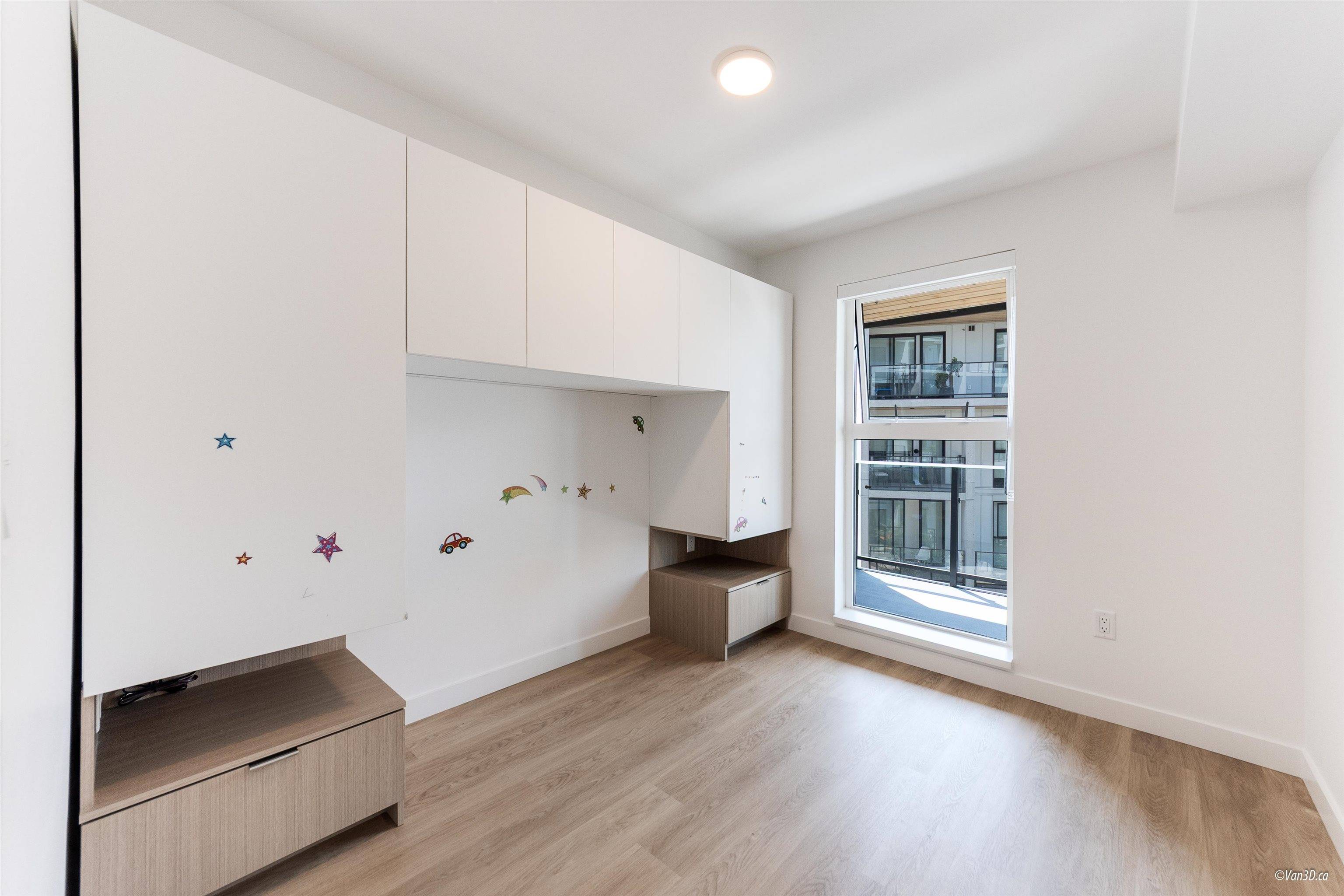 Burnaby, BC V5A 0G4,9888 University CRES #305