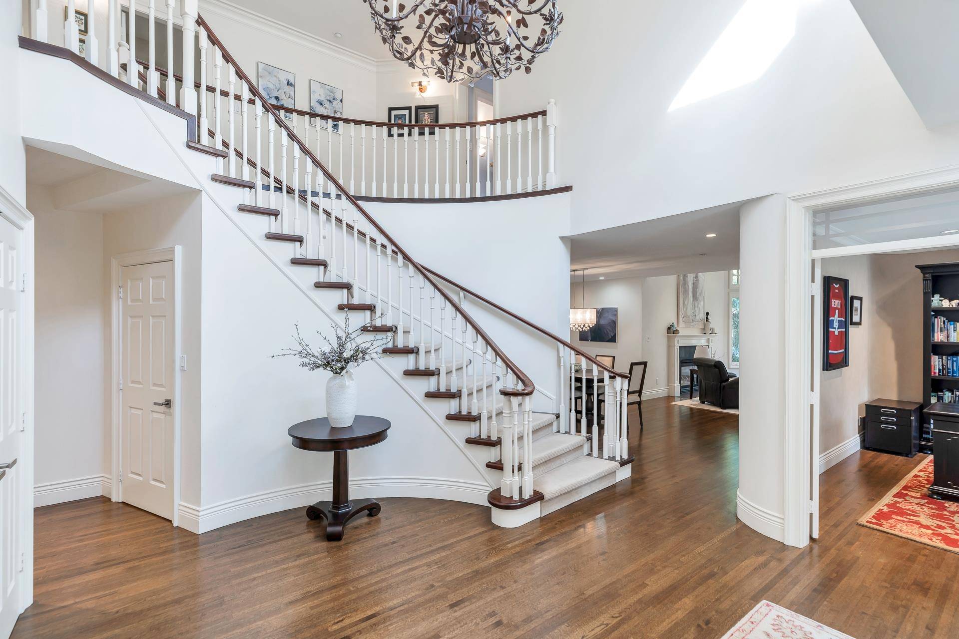 West Vancouver, BC V7T 1P3,448 Gordon AVE