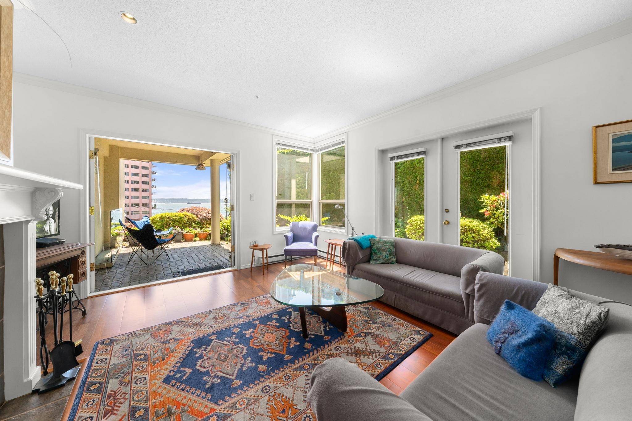 West Vancouver, BC V7V 1K4,2202 Marine DR #101