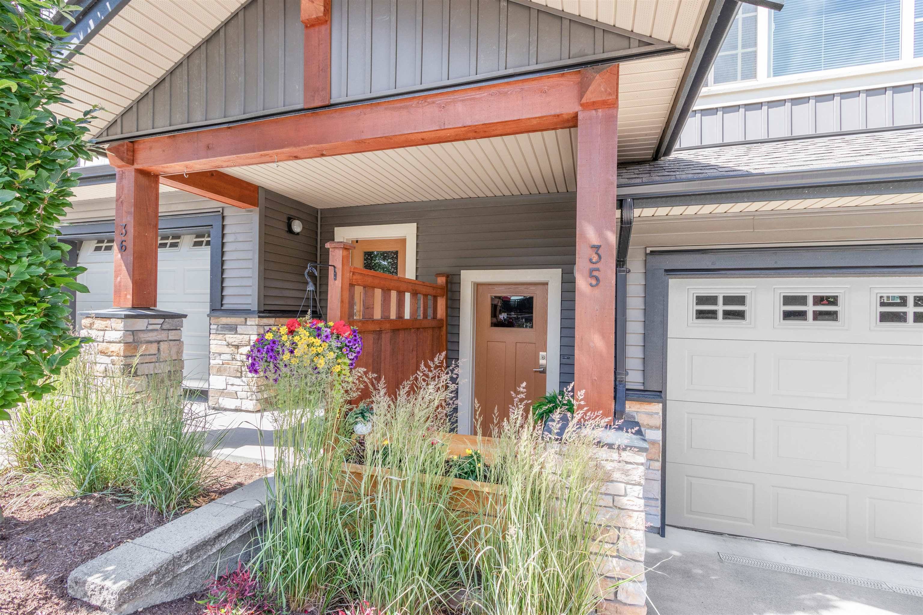 Maple Ridge, BC V2W 0J1,11305 240 ST #35