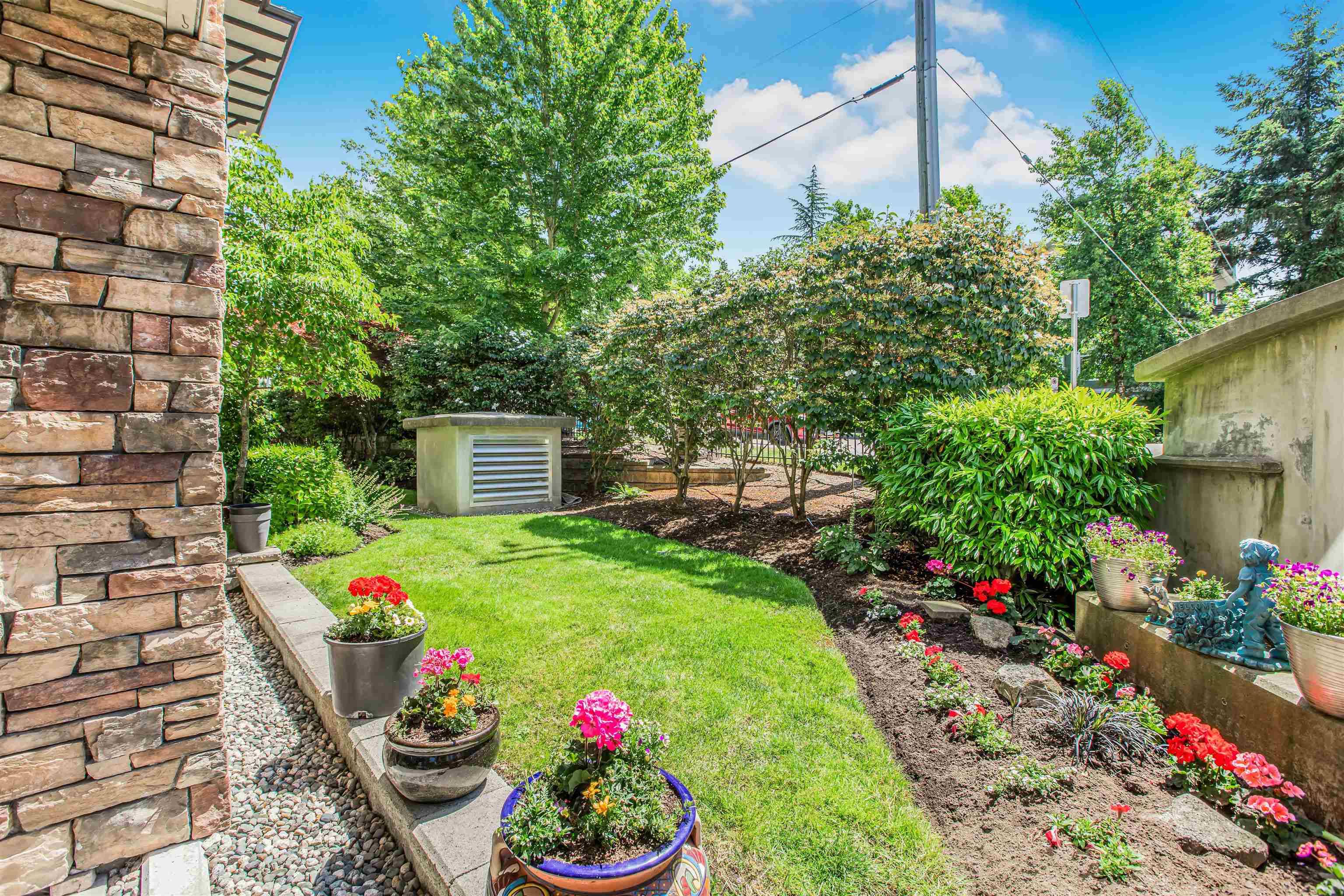 Surrey, BC V3S 4R3,15195 36th AVE #105