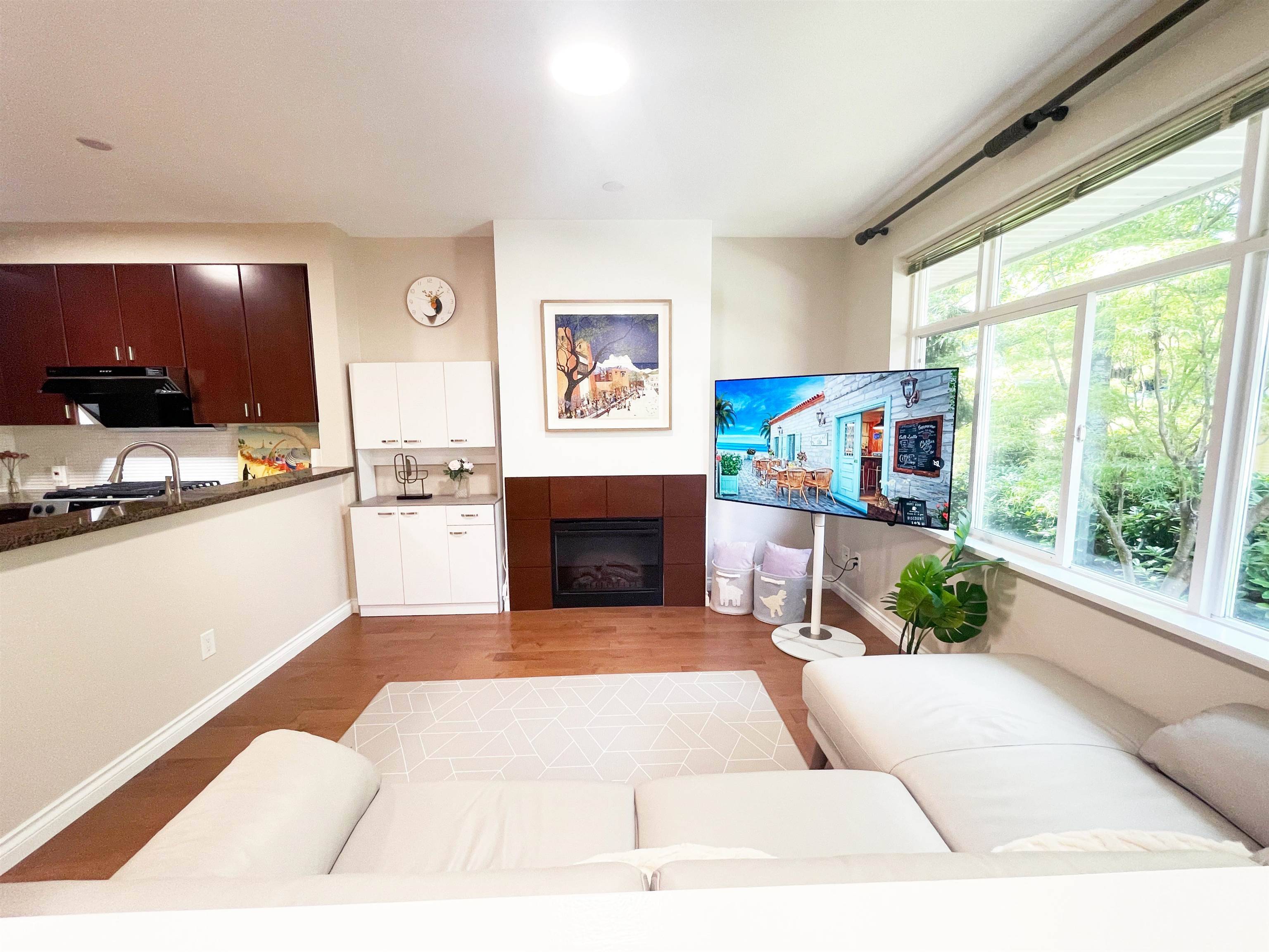 Burnaby, BC V3N 5E4,6878 Southpoint DR #68