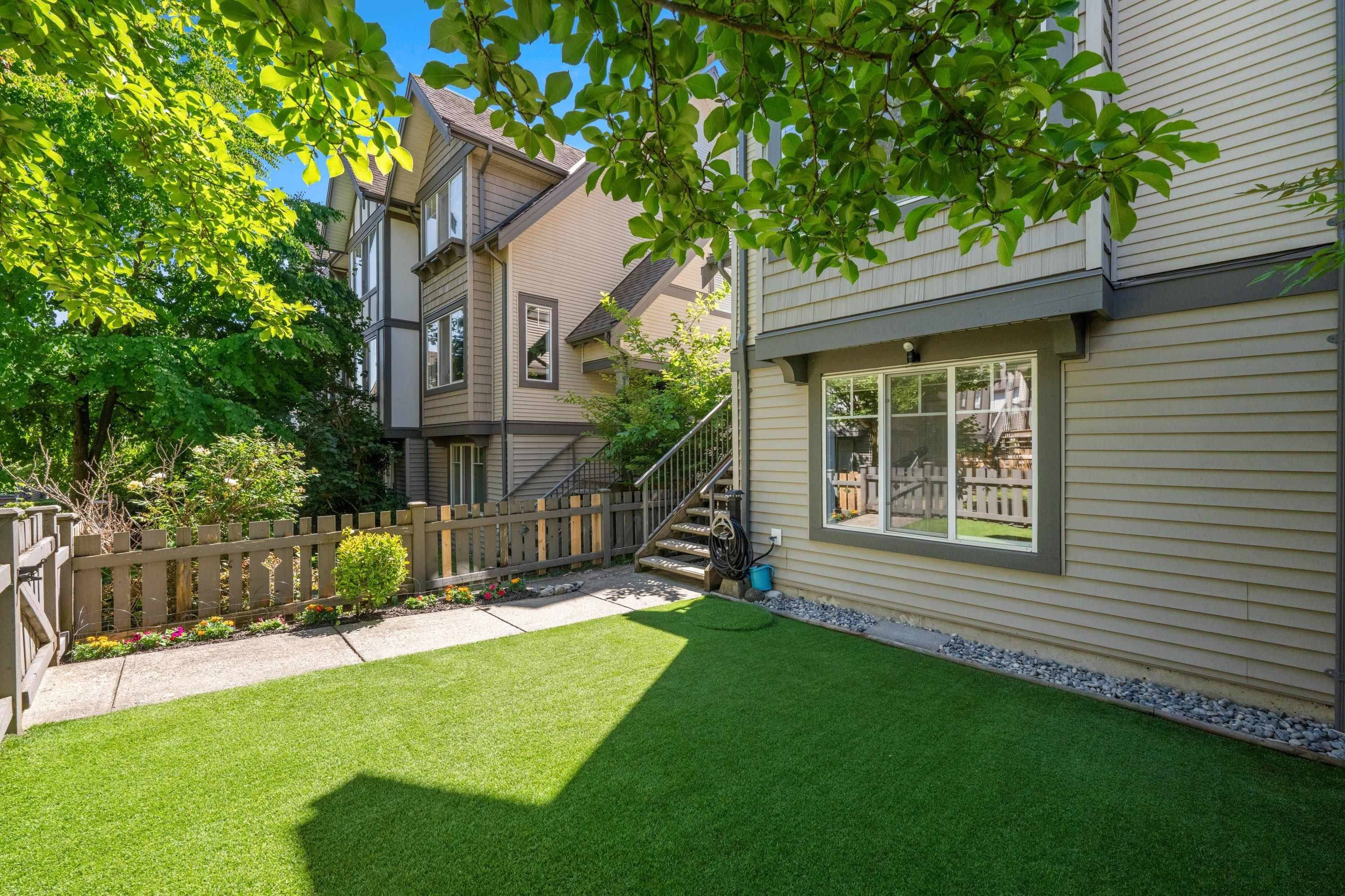 Langley, BC V2Y 0B4,20038 70 AVE #64