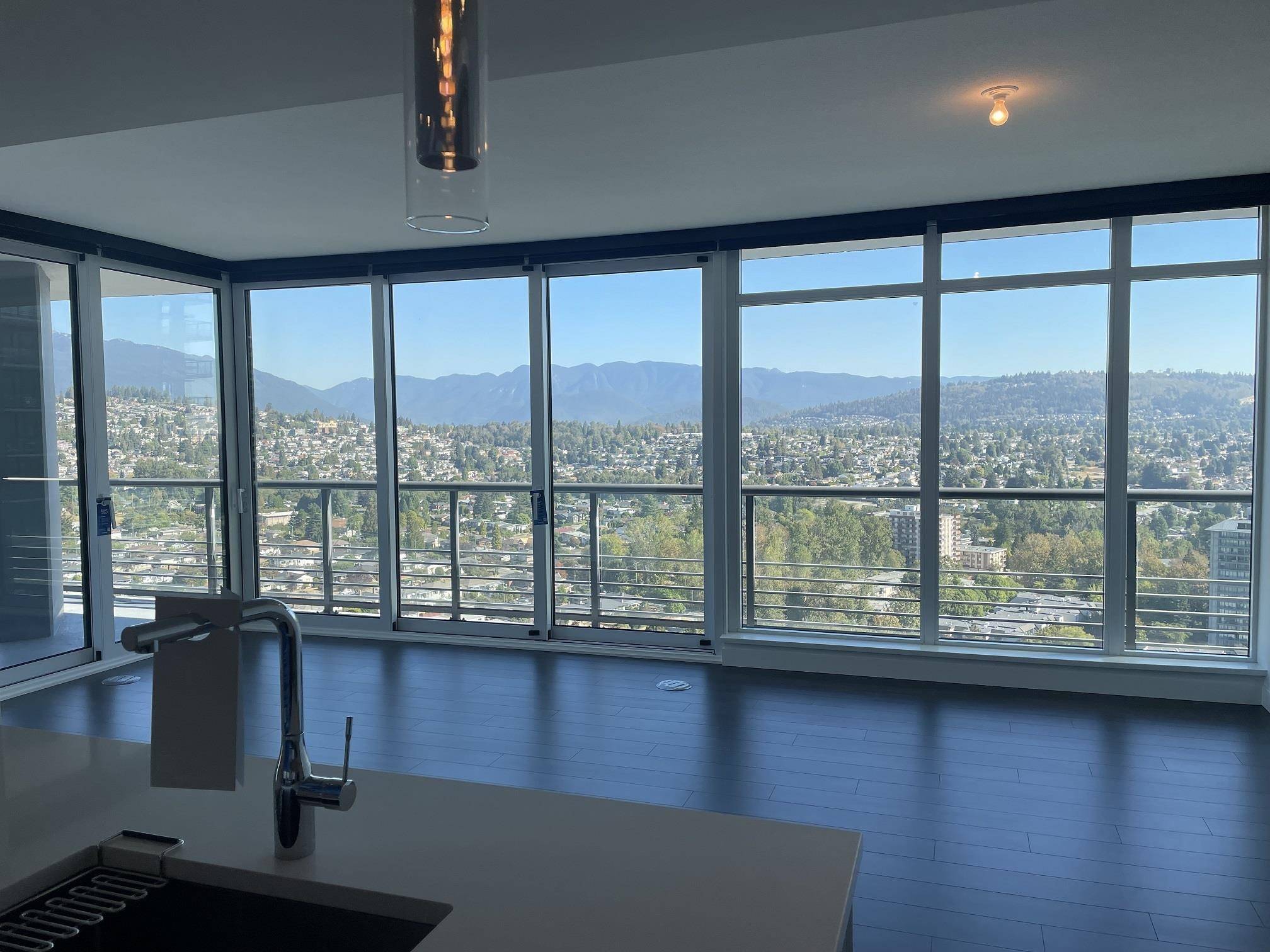 Burnaby, BC V5C 0M8,4720 Lougheed HWY #3403