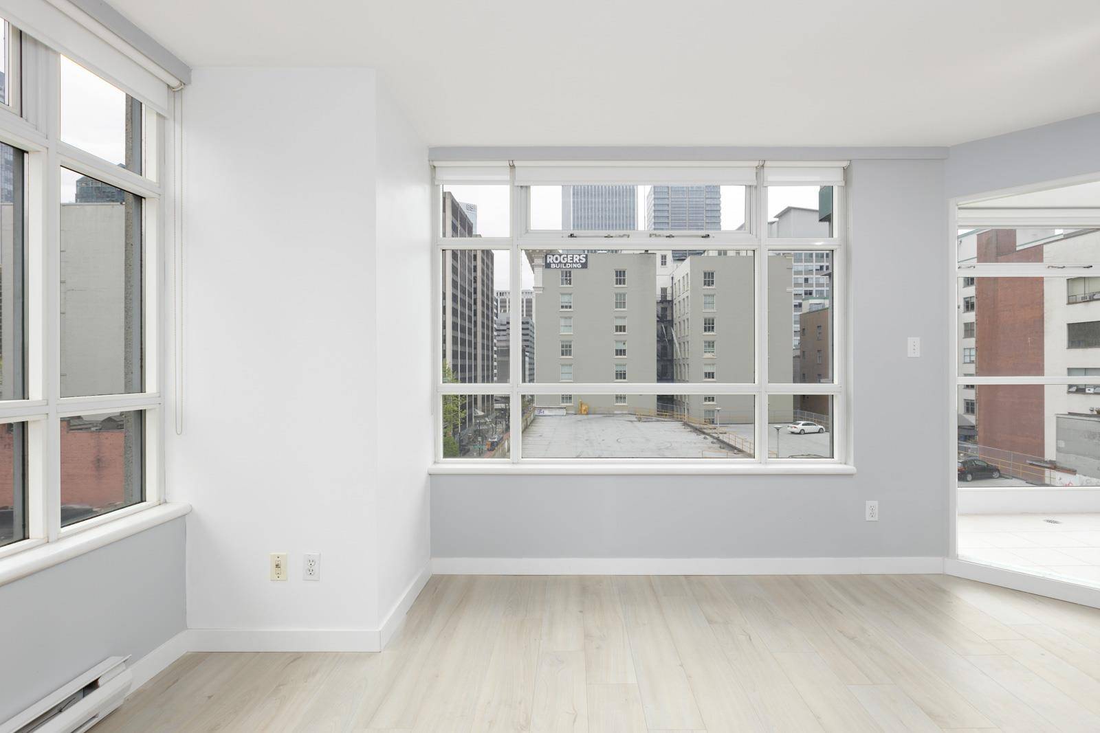 Vancouver, BC V6B 6H4,438 Seymour ST #702