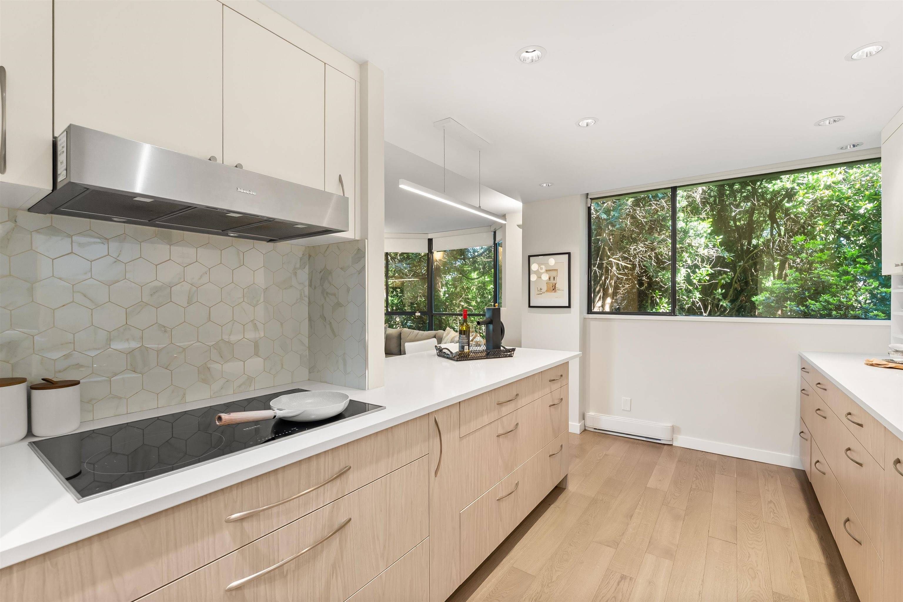 Vancouver, BC V6L 3E2,3905 Springtree DR #102