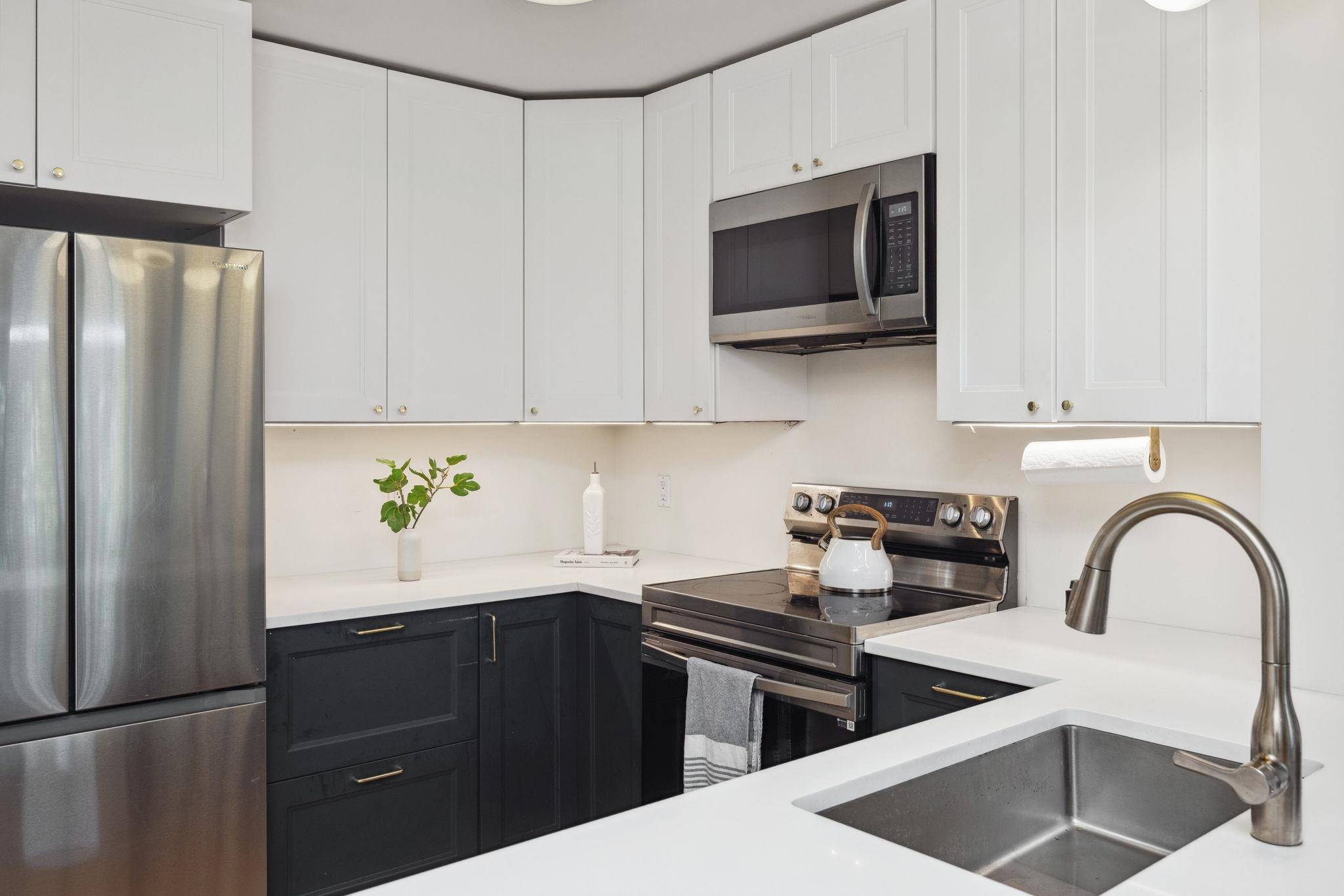 Vancouver, BC V5Z 4R9,3278 Heather ST #318