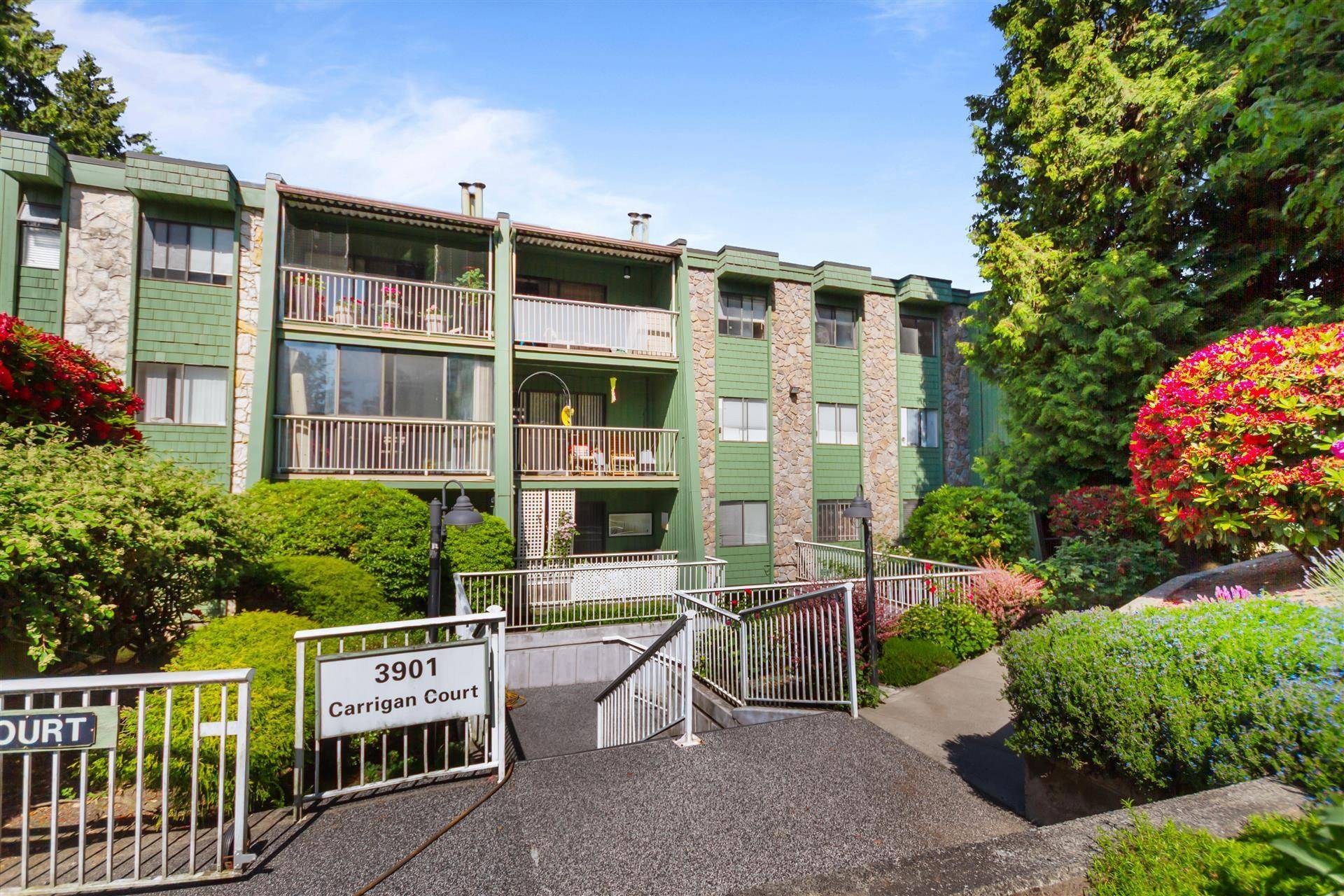 Burnaby, BC V3N 4K1,3901 Carrigan CT #302