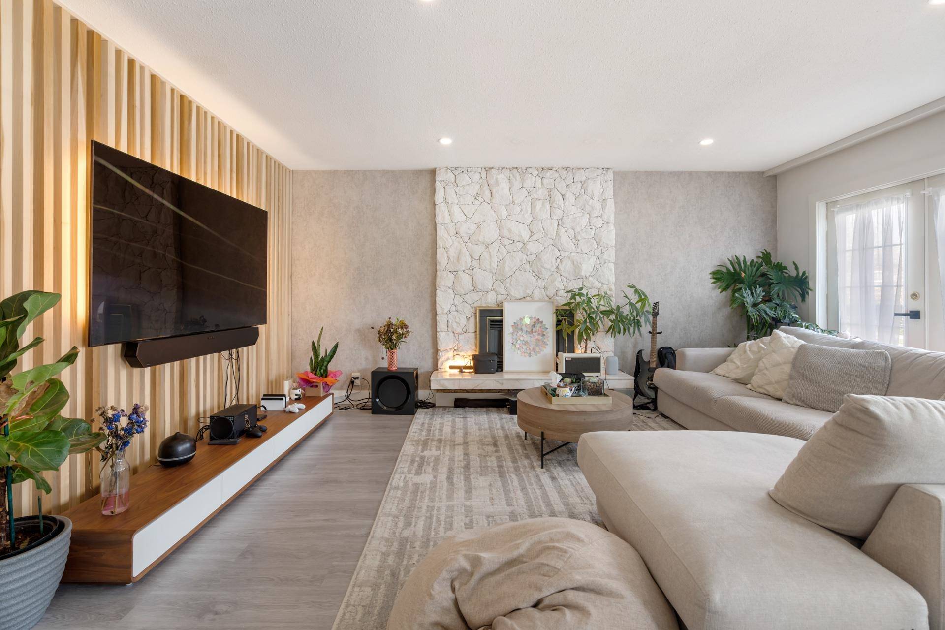 Burnaby, BC V5C 1B3,4346 Dundas ST