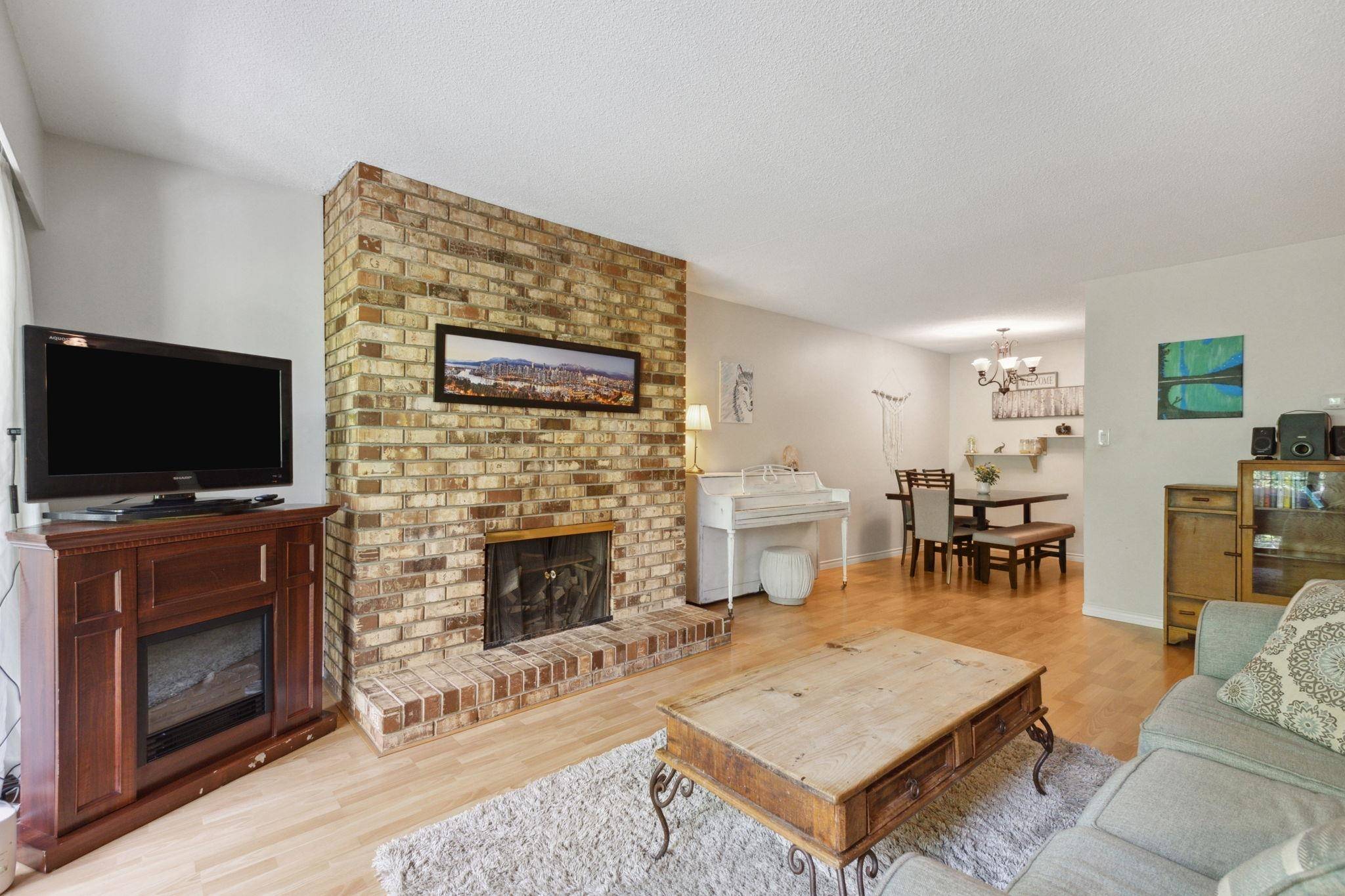 North Vancouver, BC V7J 3K9,1385 Draycott RD #306